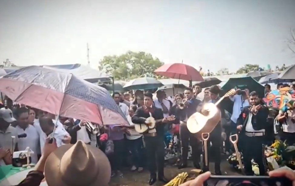 Mariachis en funeral de América Yamilet. | Foto: X.com/ImagenTVMex