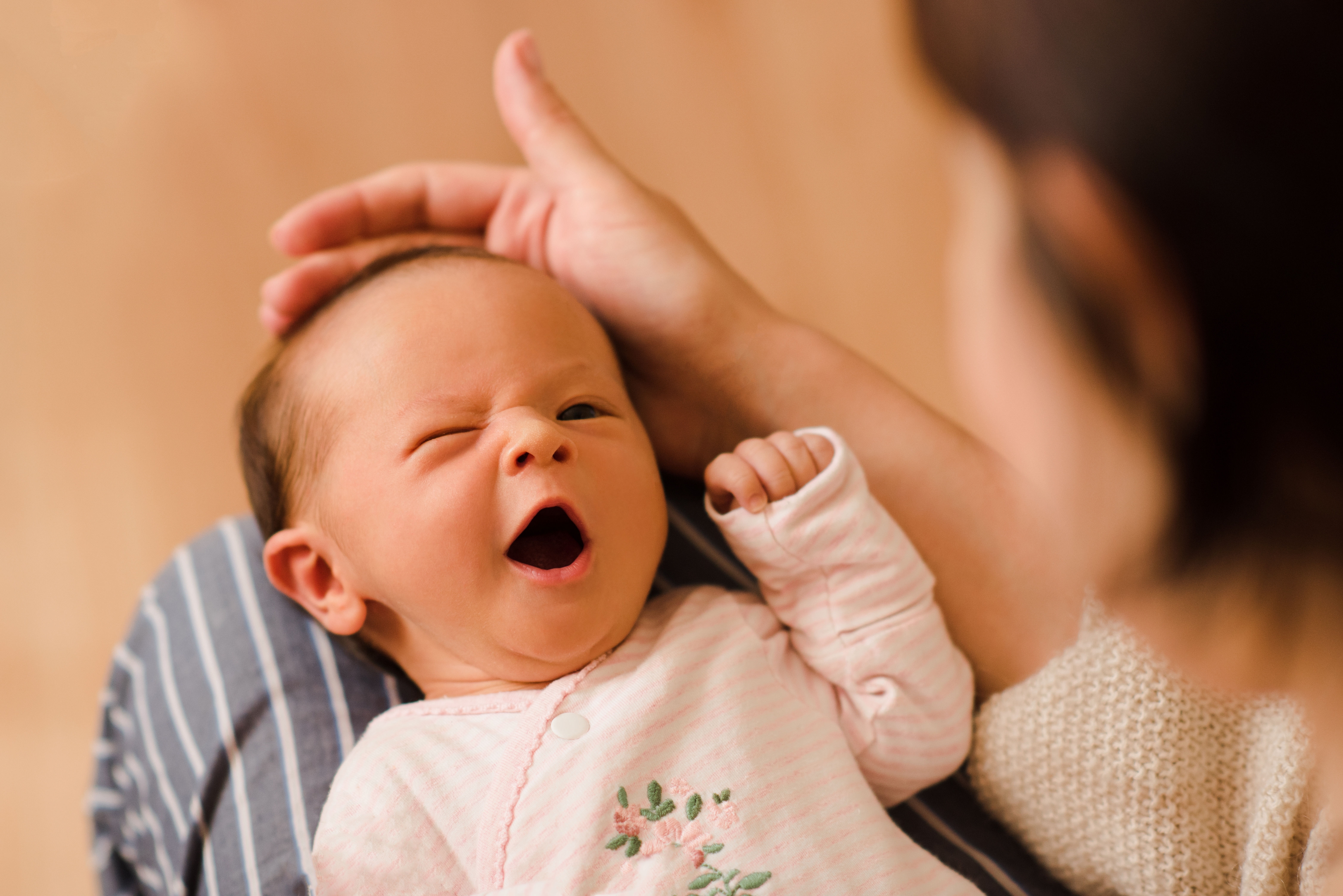 Un bebé y su madre. | Foto: Shutterstock