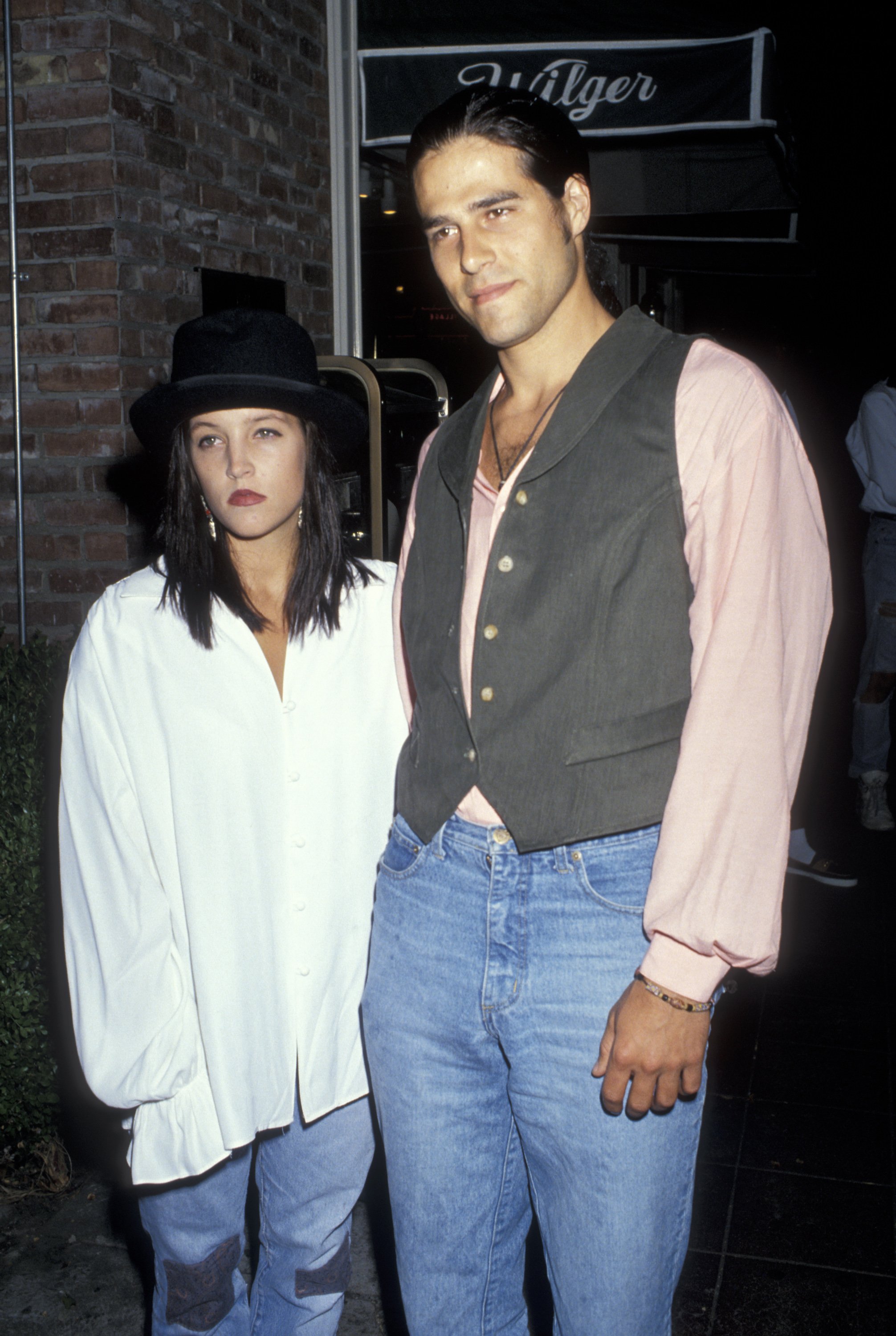 Lisa Marie Presley y Danny Keough en la proyección de Los Ángeles "The Naked Gun 2 1/2: The Smell of Fear" - 13 de junio de 1991 en el Teatro Mann's Bruin en Westwood, California | Foto: Getty Images