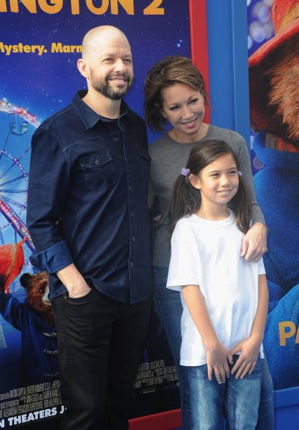 Jon Cryer, su esposa Lisa Joyner y su hija Daisy Cryer en el estreno de "Paddington 2" el 6 de enero de 2018 | Fuente: Getty Images