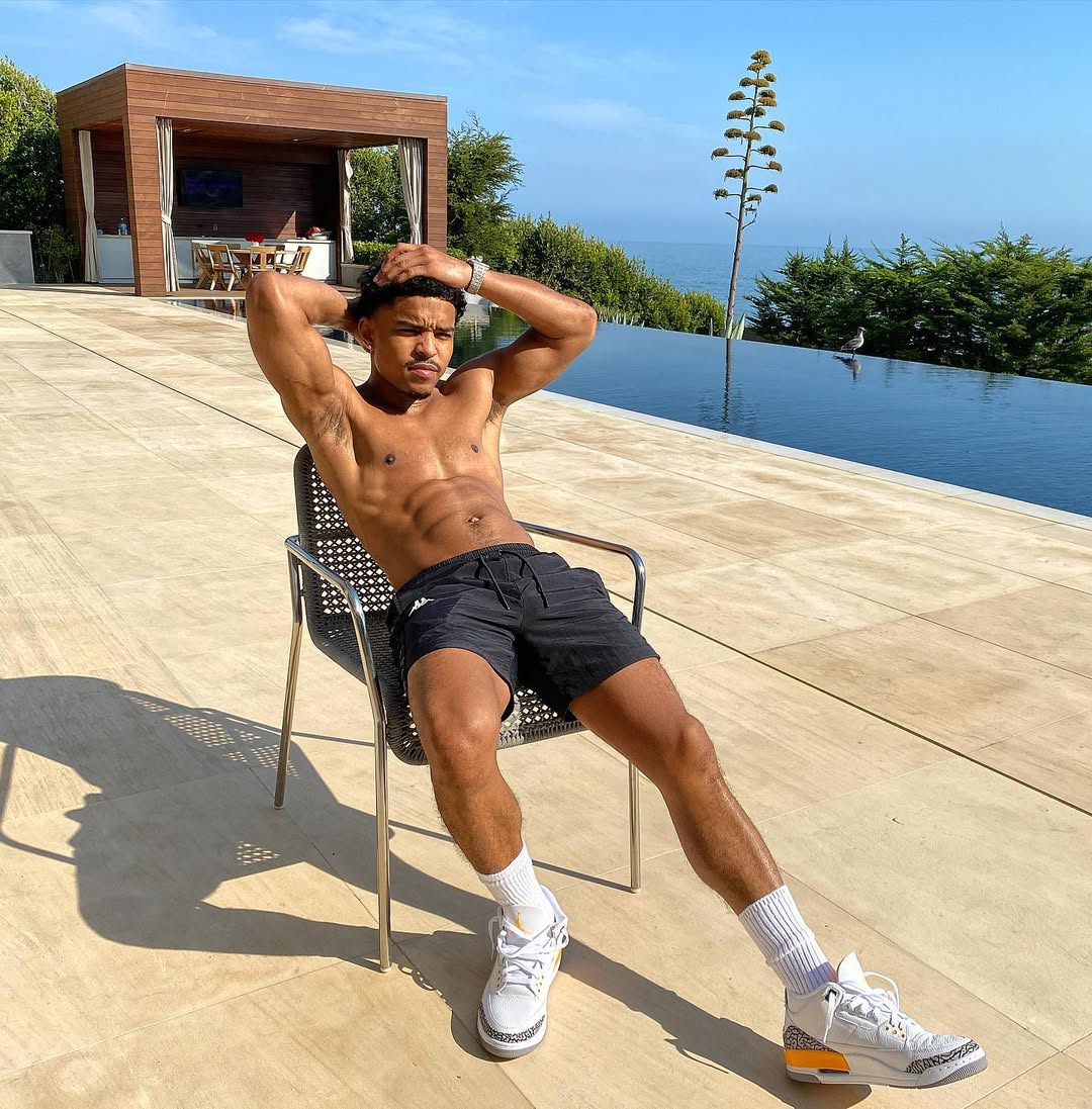 Justin Combs junto a la piscina, en agosto de 2019 | Fuente: Instagram/princejdc