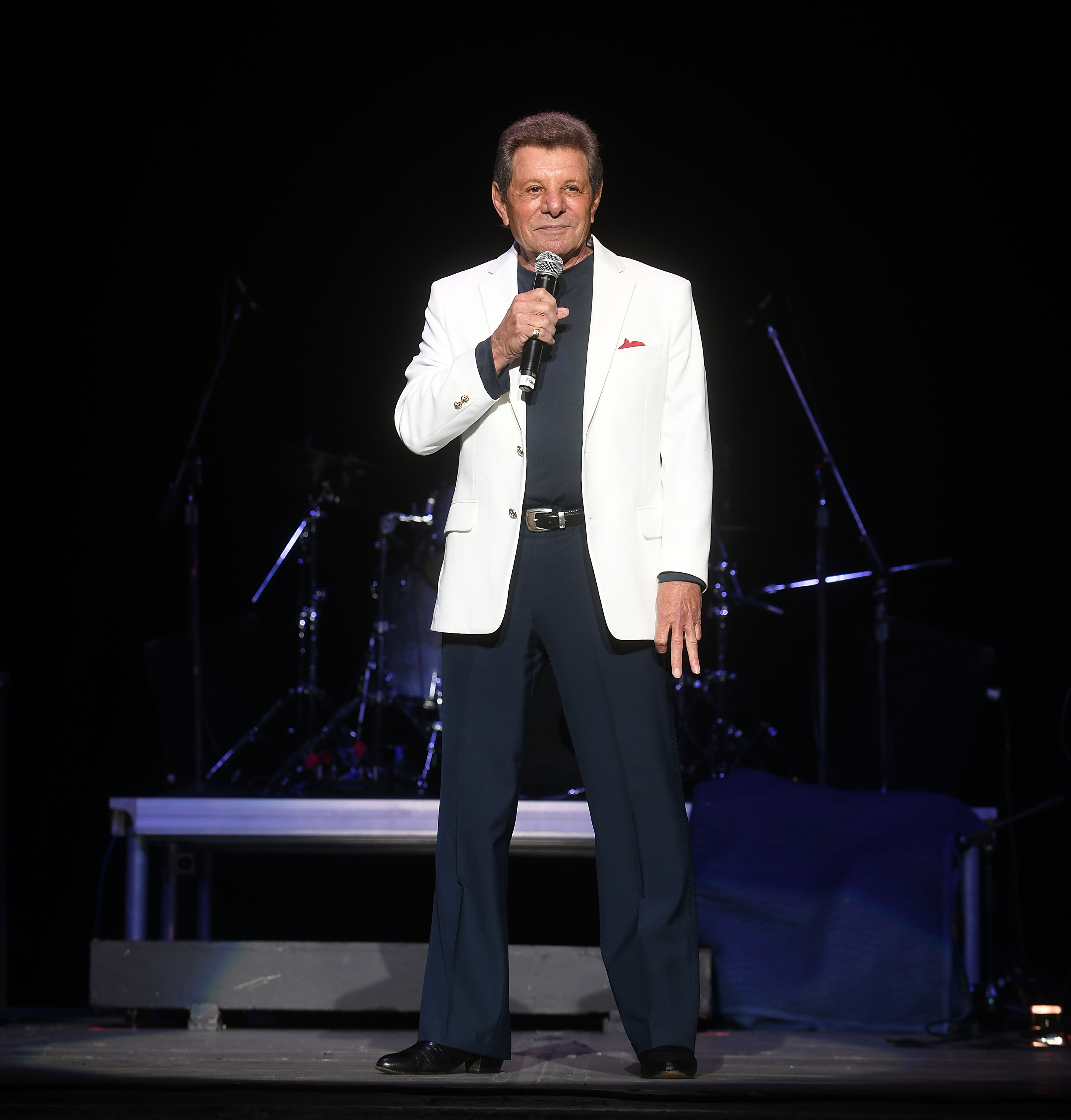 Frankie Avalon actúa en el espectáculo Cousin Brucie Palisades Park Reunion el 9 de septiembre de 2022, en Holmdel, Nueva Jersey. | Fuente: Getty Images