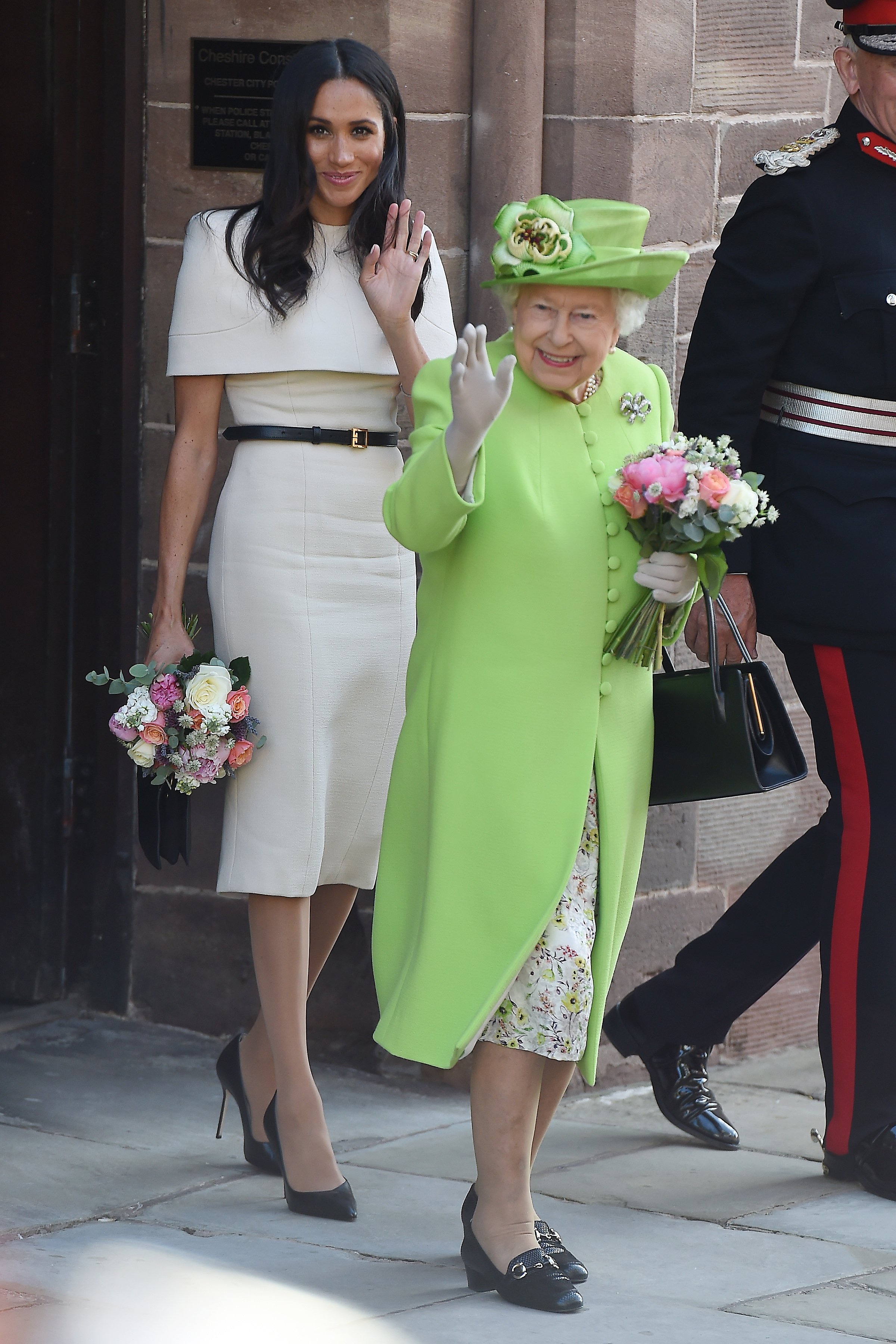 La reina Elizabeth II y Meghan Markle en Chester, Inglaterra, 2018. | Foto: Getty Images 