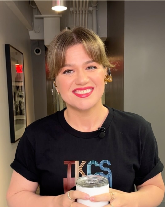 Kelly Clarkson estrenando un nuevo peinado, de un vídeo publicado el 23 de septiembre de 2024 | Fuente: Instagram/kellyclarksonshow