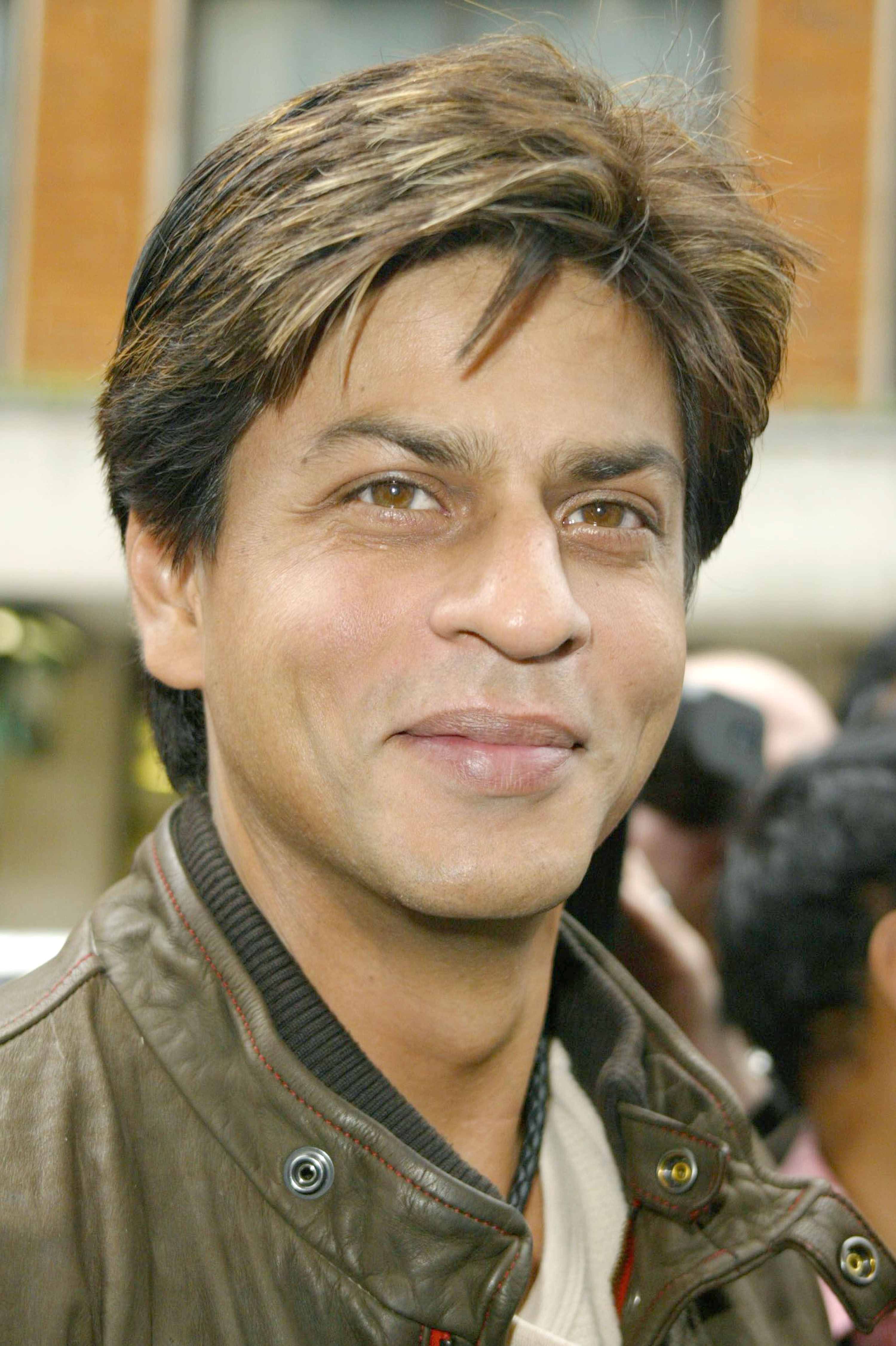 Shah Rukh Khan durante el evento Bollywood Stars Promote Temptation 2004 en Londres | Fuente: Getty Images