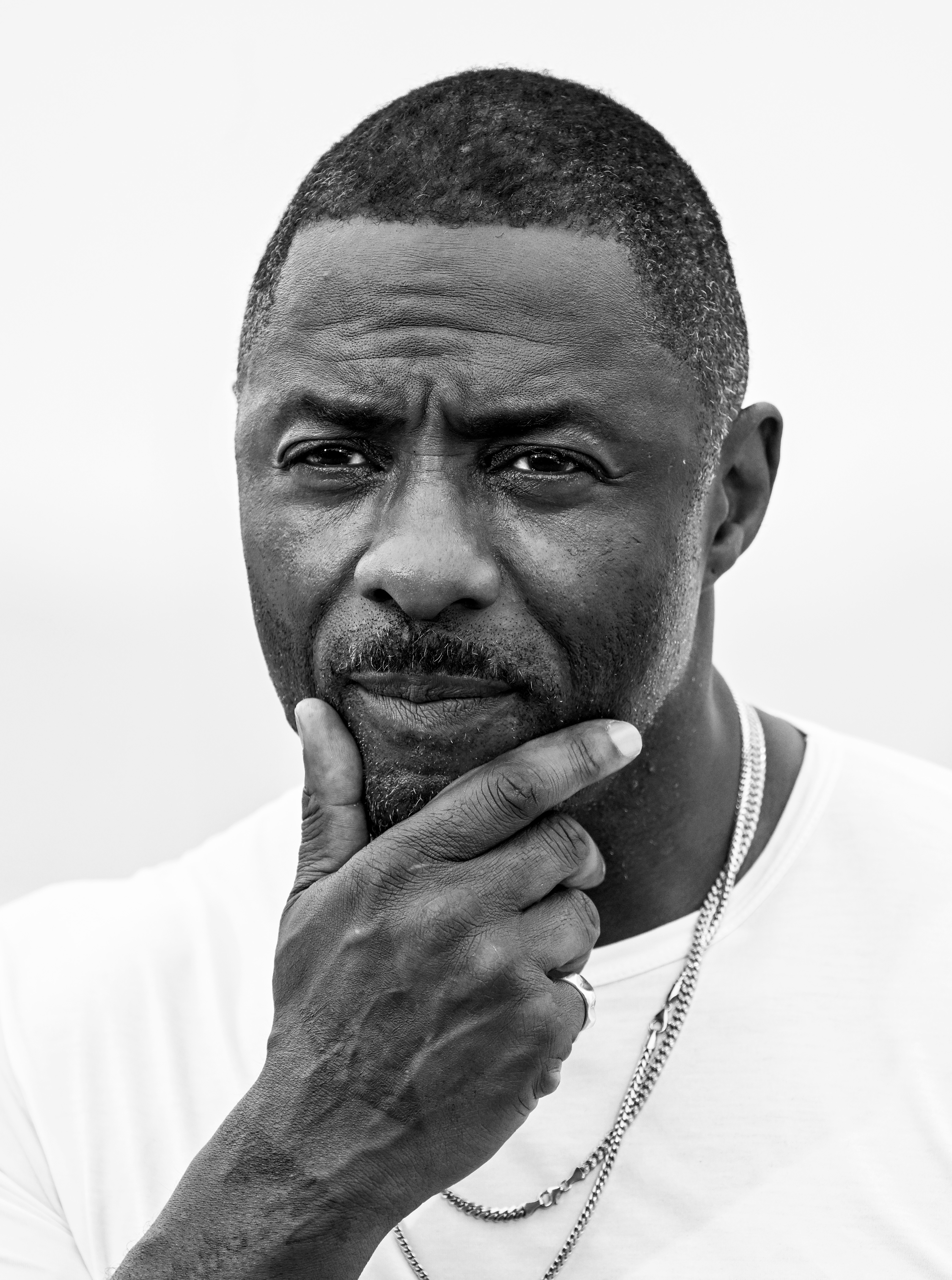 Idris Elba durante la 75ª edición del festival de cine de Cannes en el Palais des Festivals el 21 de mayo de 2022, en Cannes, Francia | Fuente: Getty Images