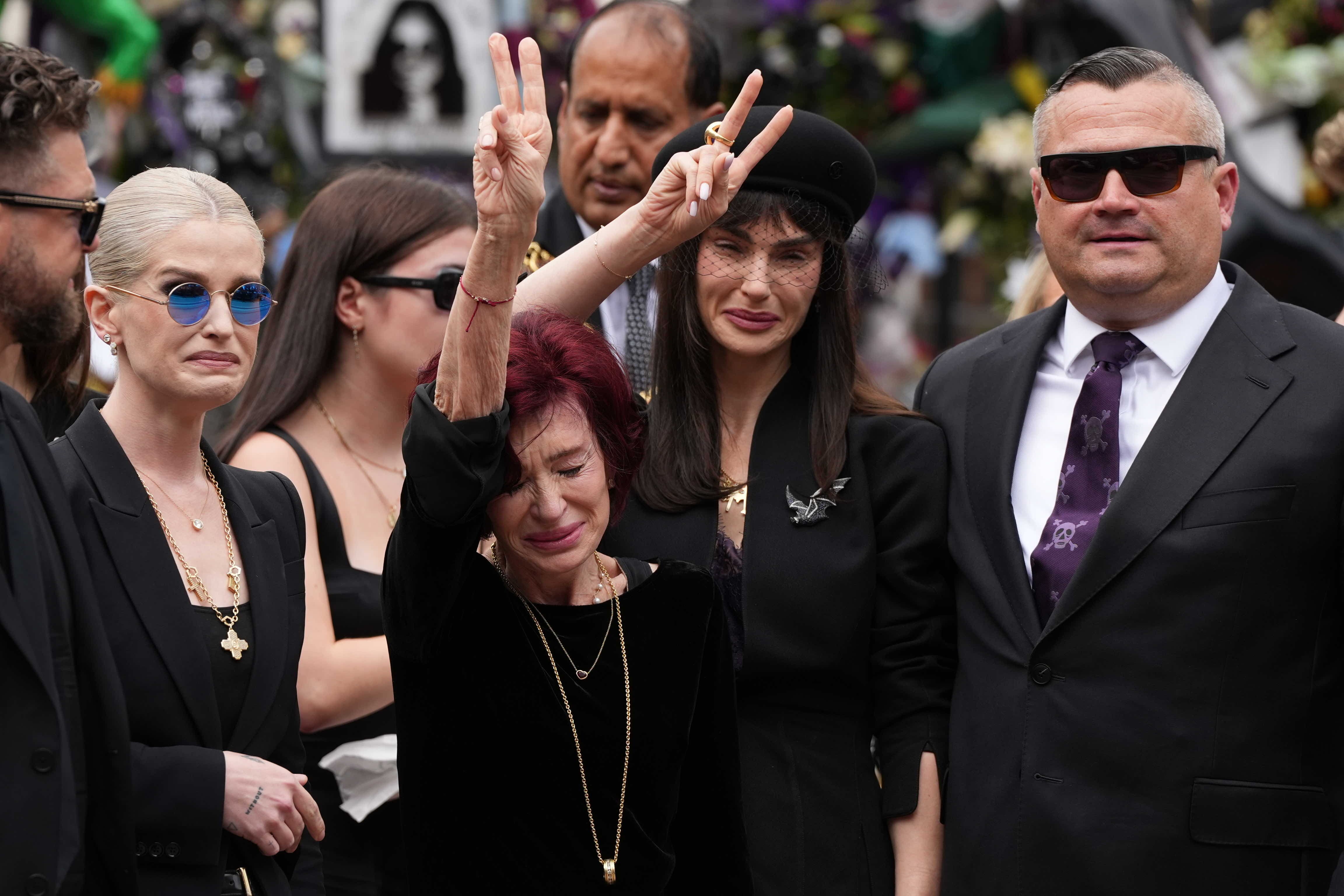 La familia Osbourne en la ceremonia del funeral de Ozzy Osbourne el 30 de julio de 2025 en Birmingham, Reino Unido. | Fuente: Getty Images