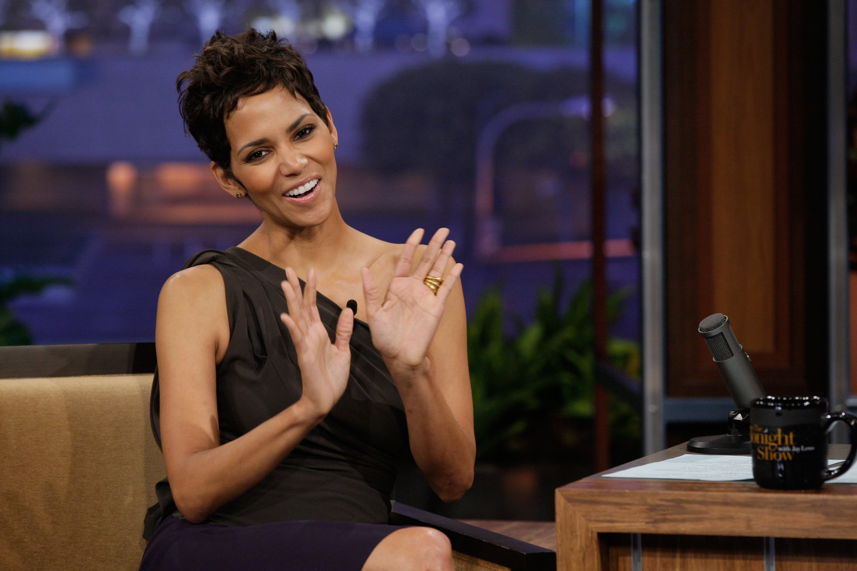 Halle Berry durante una entrevista el 9 de diciembre de 2010 | Fuente: Getty Images