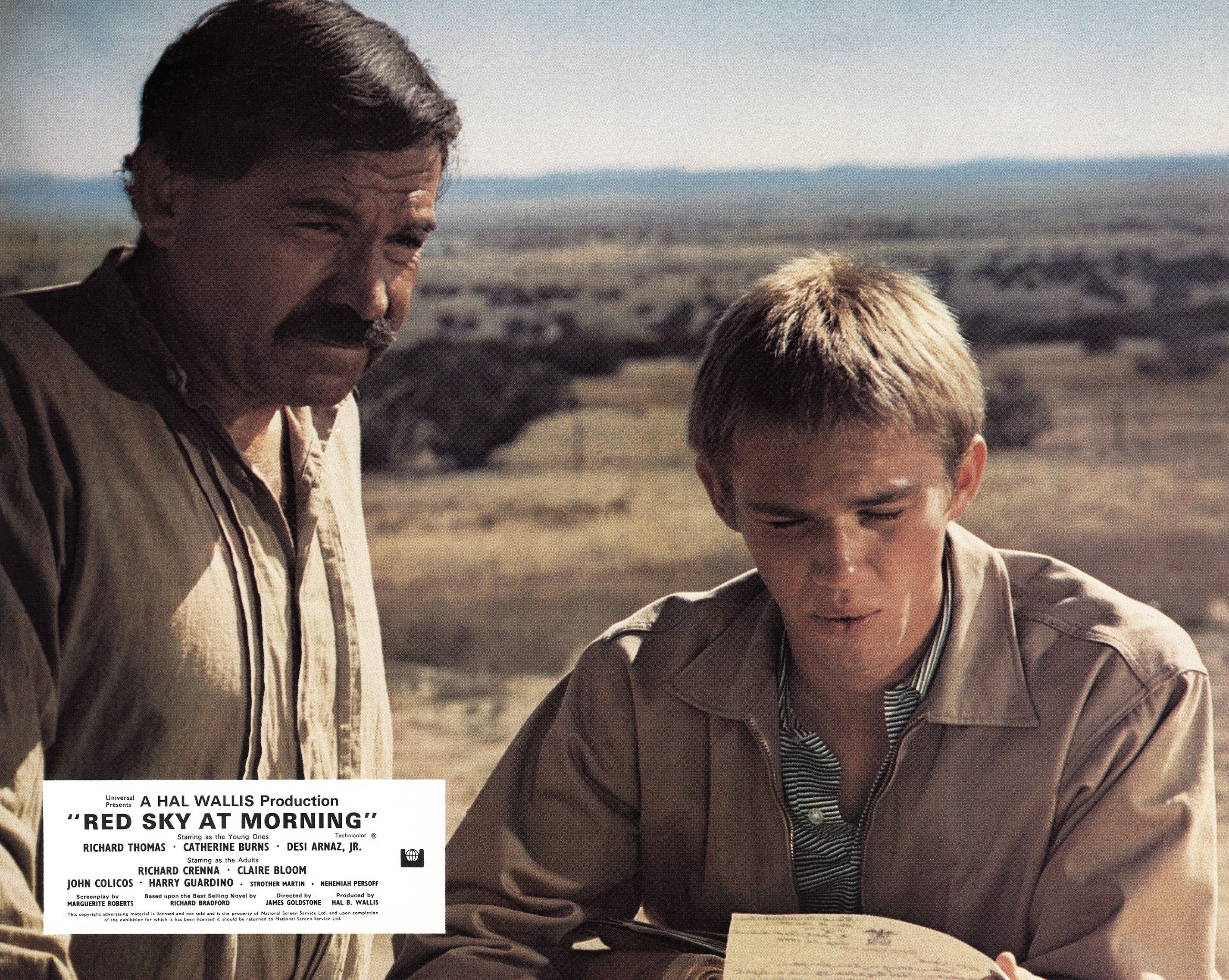 Nehemiah Persoff y Richard Thomas en el set de "Red Sky at Morning", 1971 | Fuente: Getty Images