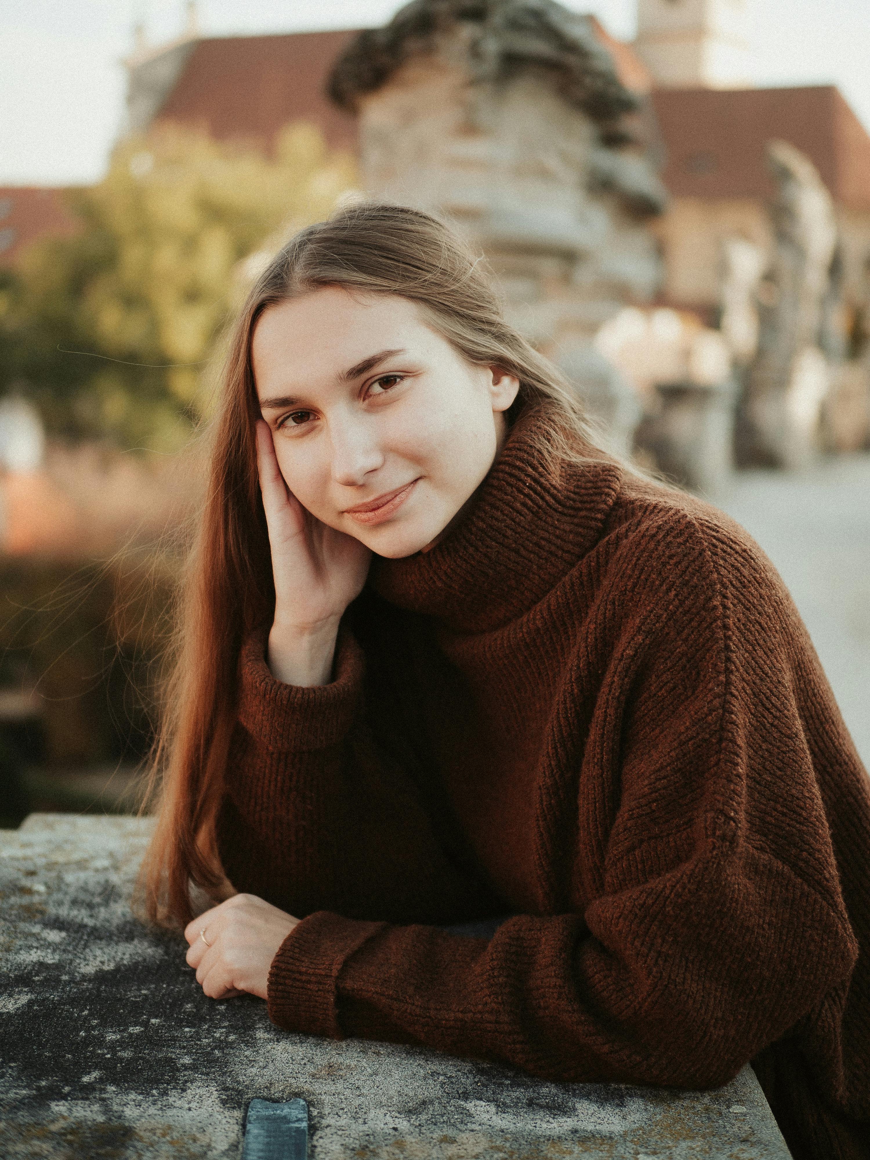 Una adolescente sonriente | Fuente: Pexels