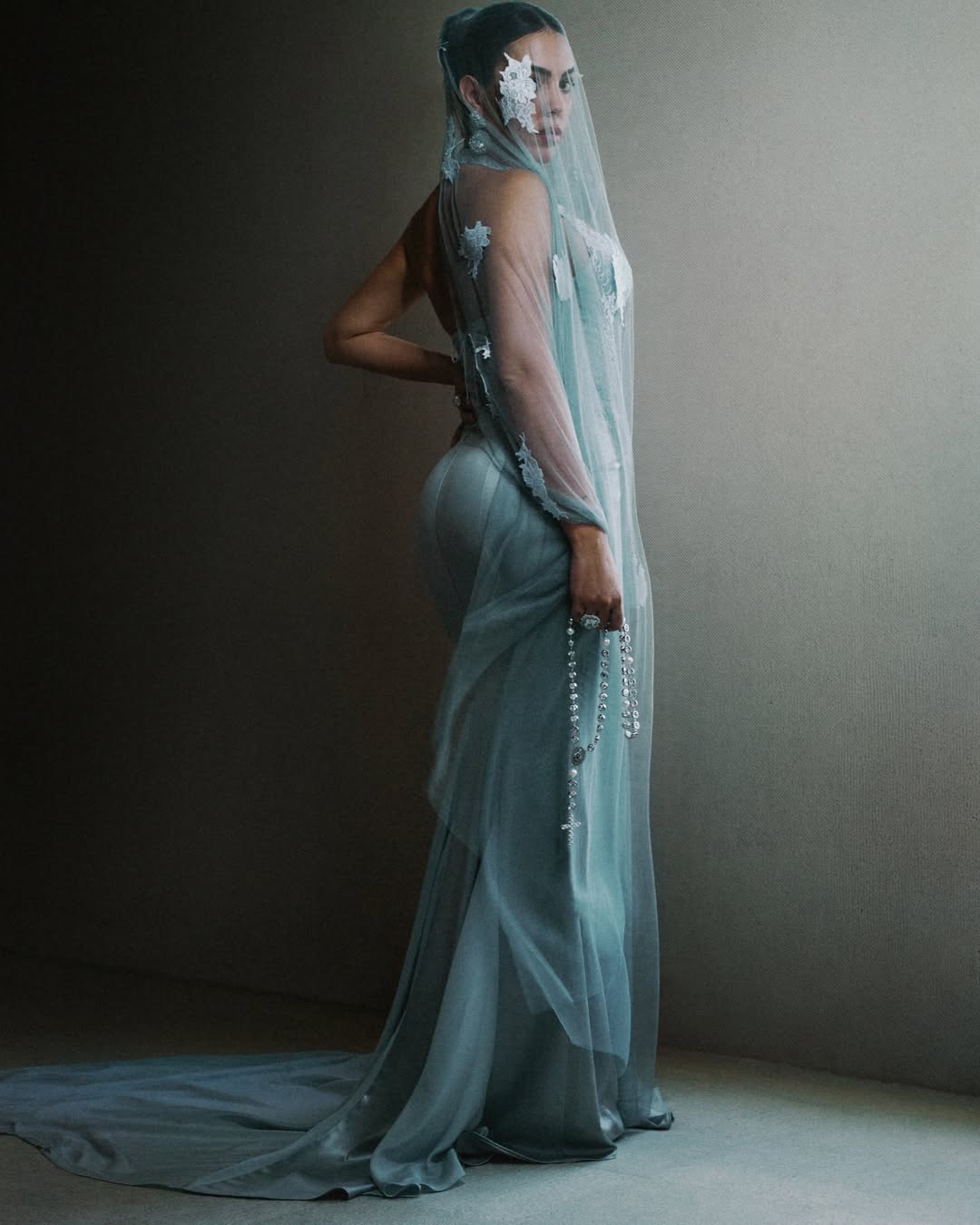 Georgina Rodríguez modelando su atuendo inspirado en la Virgen de Fátima para la La Met Gala 2026 | Fuente: Instagram/georginagio