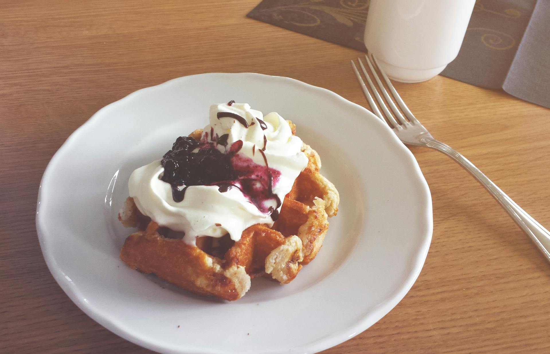 Waffles en un plato | Fuente: Pexels