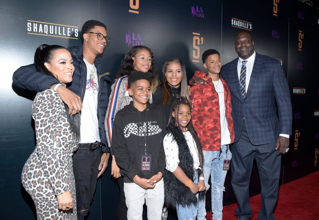 Shaunie O'Neal, Shaquille O'Neal y su familia asisten a la inauguración de Shaquille's At LA Live el 09 de marzo de 2019 en Los Ángeles, California. | Foto: Getty Images