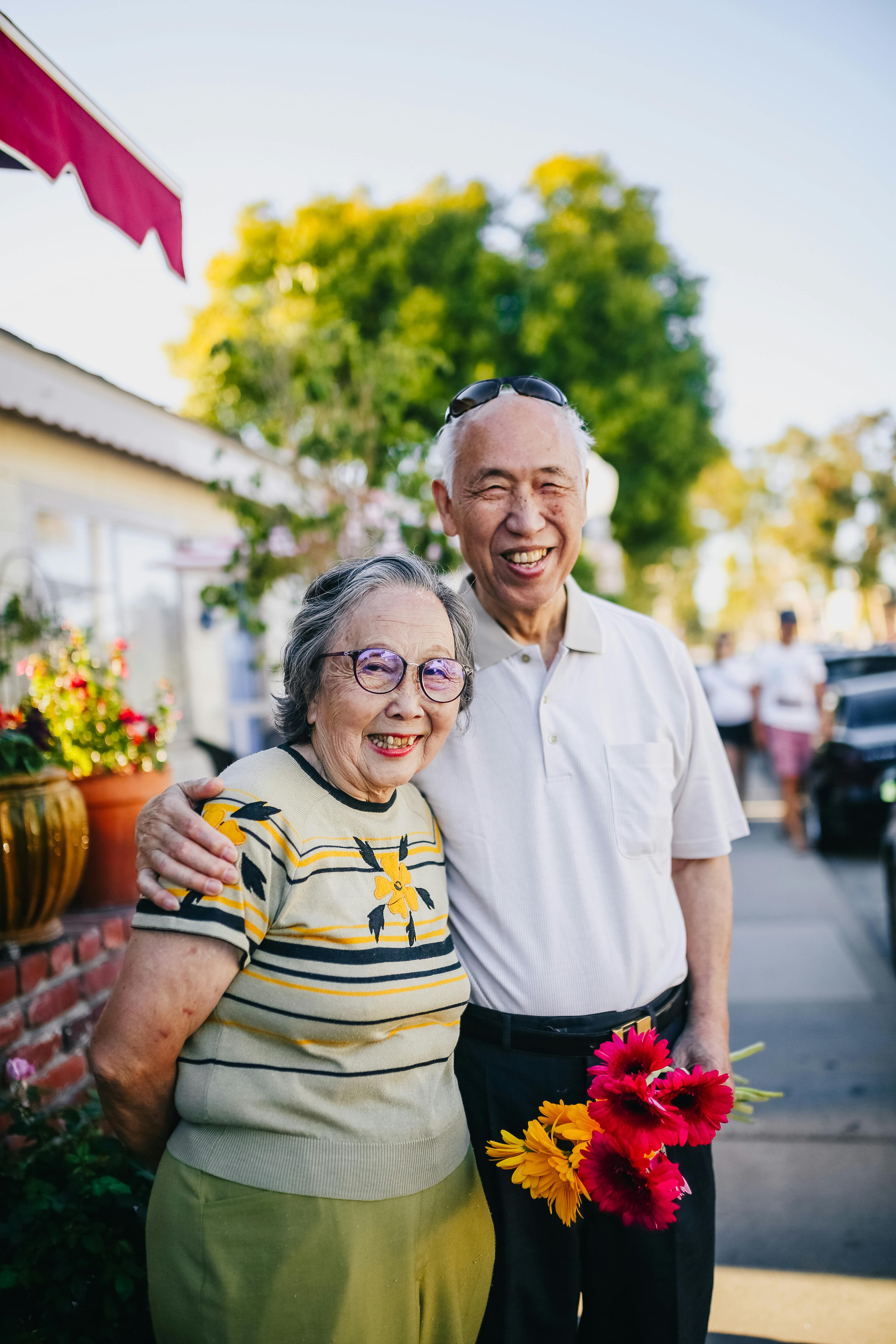 Una pareja mayor feliz | Fuente: Pexels