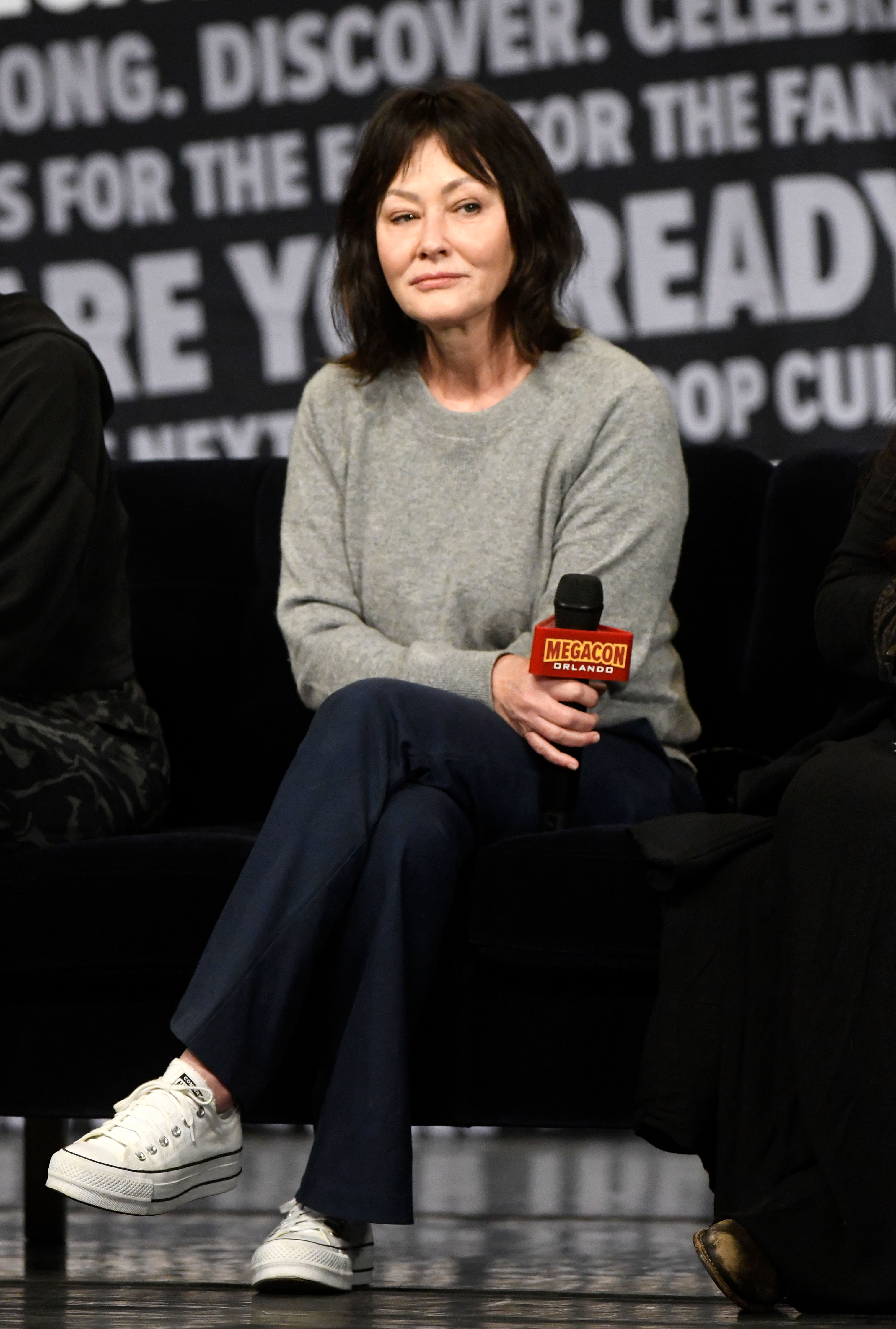 Shannen Doherty habla durante una sesión de preguntas y respuestas en la MegaCon Orlando 2024 el 4 de febrero de 2024, en Orlando, Florida. | Fuente: Getty Images