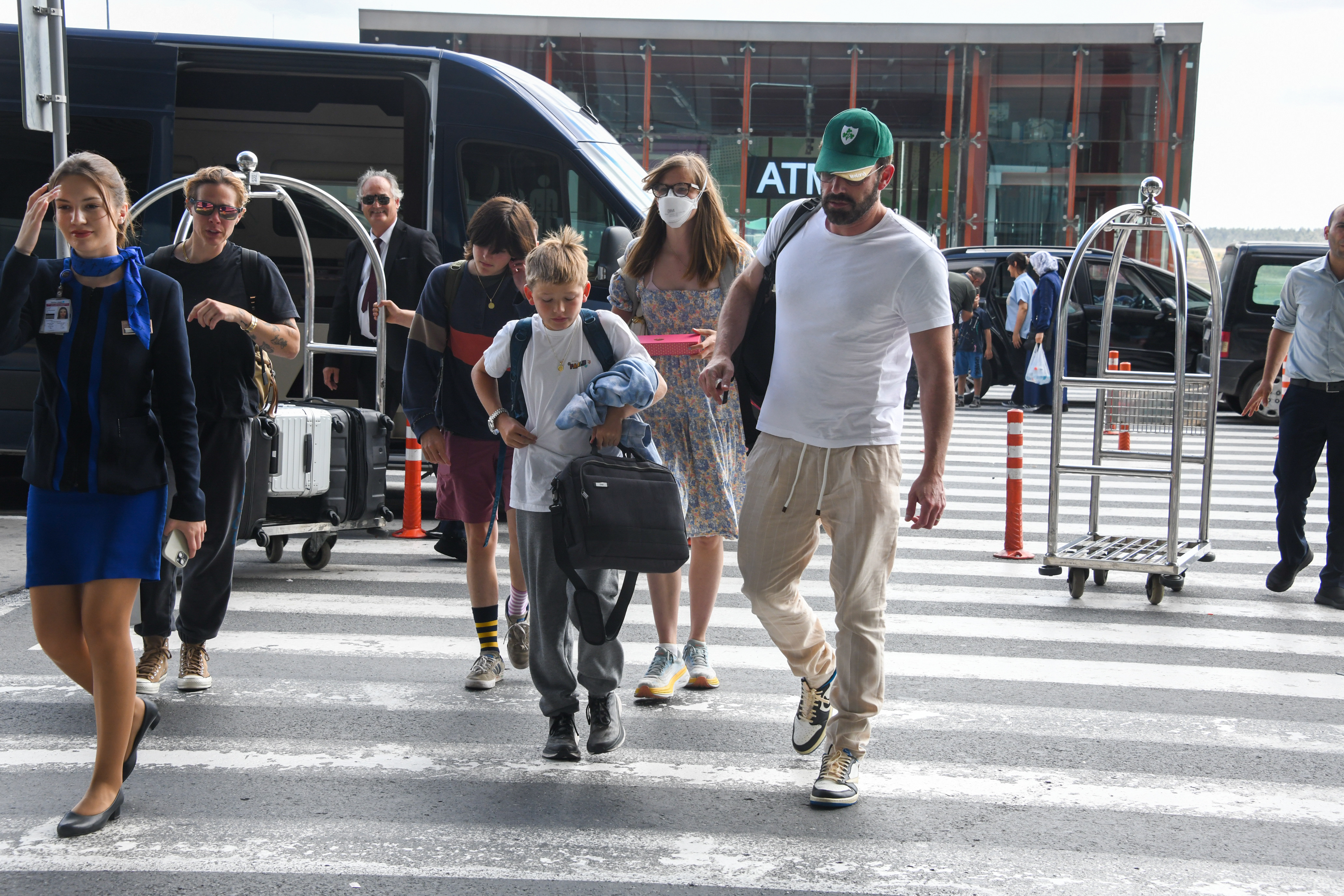 Seraphina, Samuel, Violet y Ben Affleck vistos en Estambul, Turquía, el 9 de agosto de 2023 | Foto: Getty Images