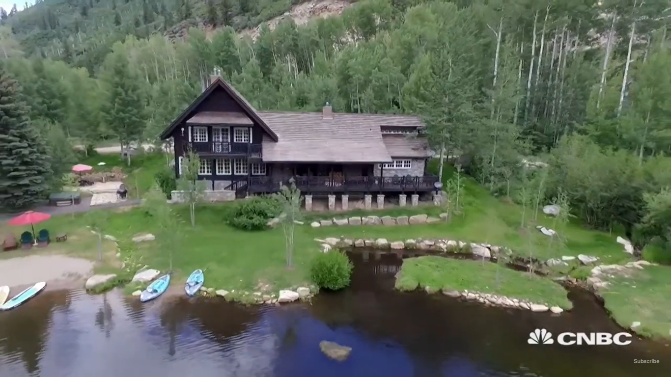 Vista general de la finca de Kevin Costner en Aspen, Colorado | Fuente: YouTube/CNBCMakeIt