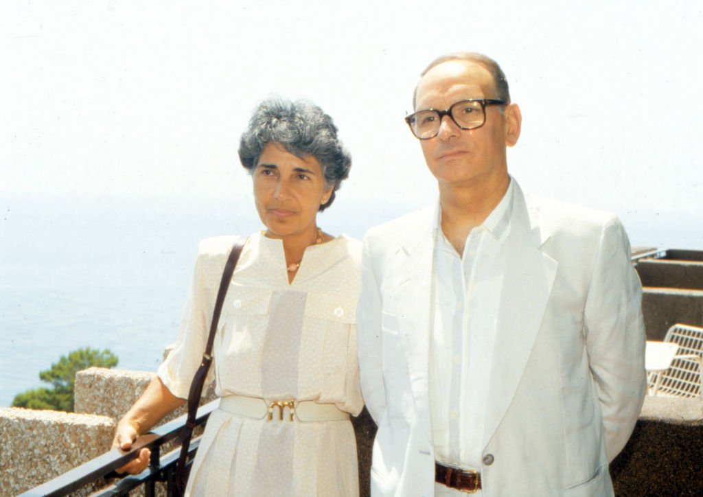 Ennio Morricone y su esposa, María Travia, en la década de 1980. | Foto: Getty Images
