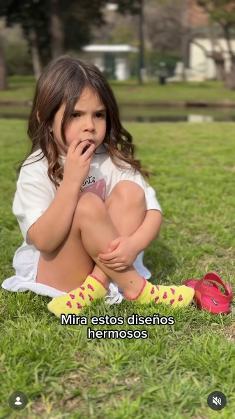 Sarah Burlando, hija de Barby Franco, durante una producción fotográfica al aire libre | Fuente: Instagram/mediasfloydok