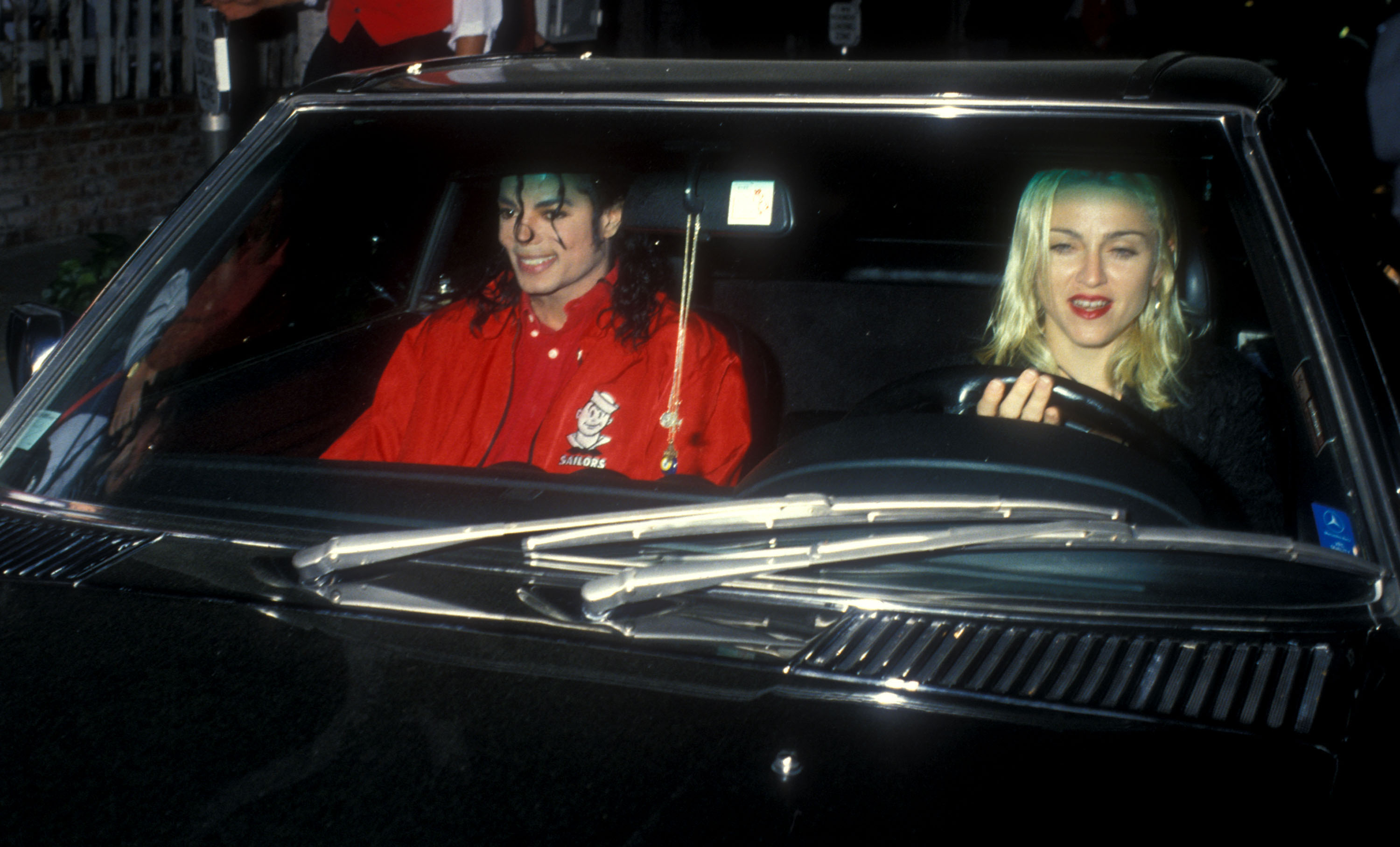 Michael Jackson y Madonna fotografiados el 9 de septiembre de 1998 | Foto: Getty Images