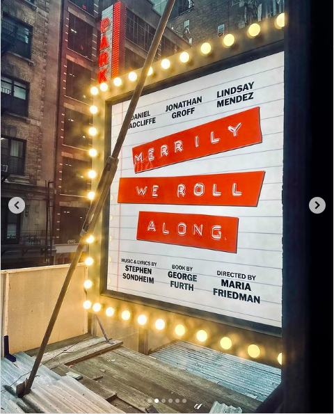 Cartel de Broadway de "Merrily We Roll Along" publicado el 25 de marzo de 2024 | Foto: Instagram/jlo