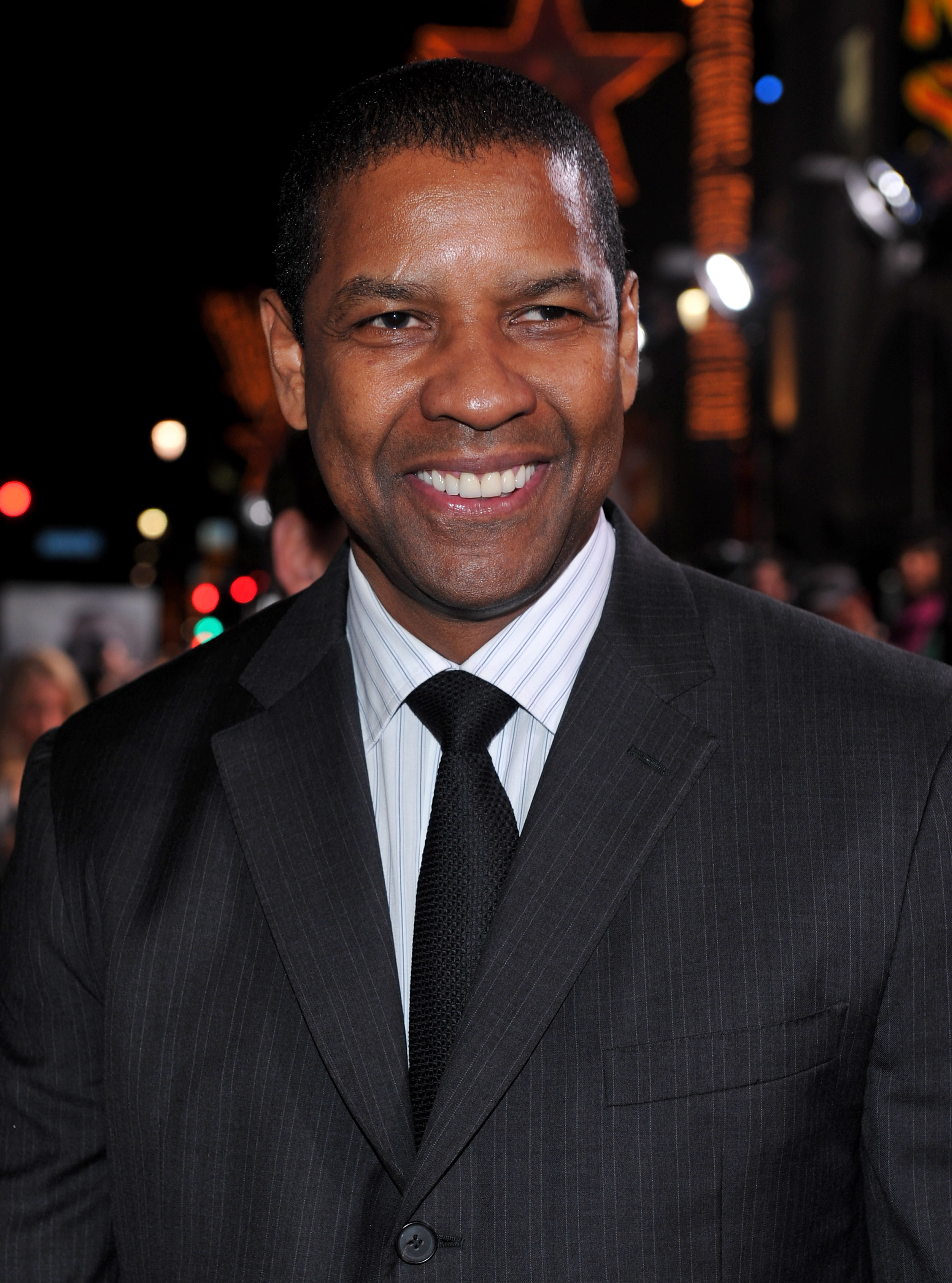 Denzel Washington llega al estreno de "The Book of Eli", 2010 | Fuente: Getty Images