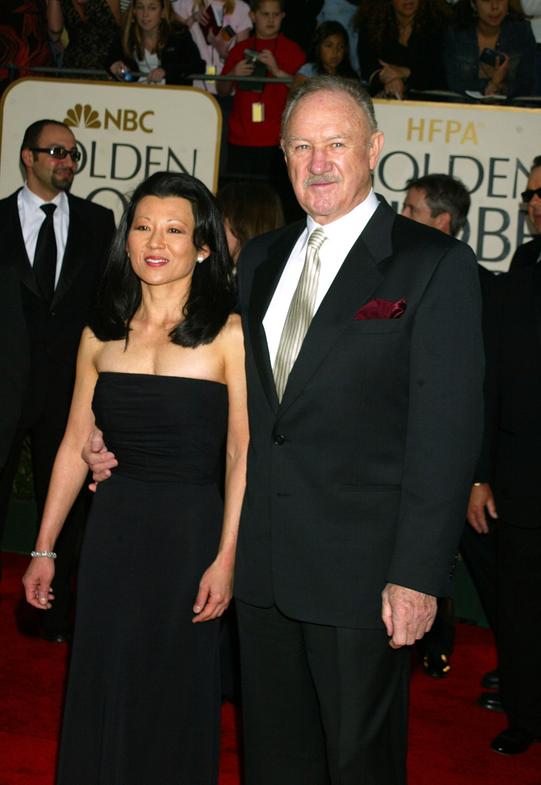 Betsy Arakawa y Gene Hackman en la 60ª edición de los Globos de Oro en Beverly Hills, California, en 2003. | Fuente: Getty Images