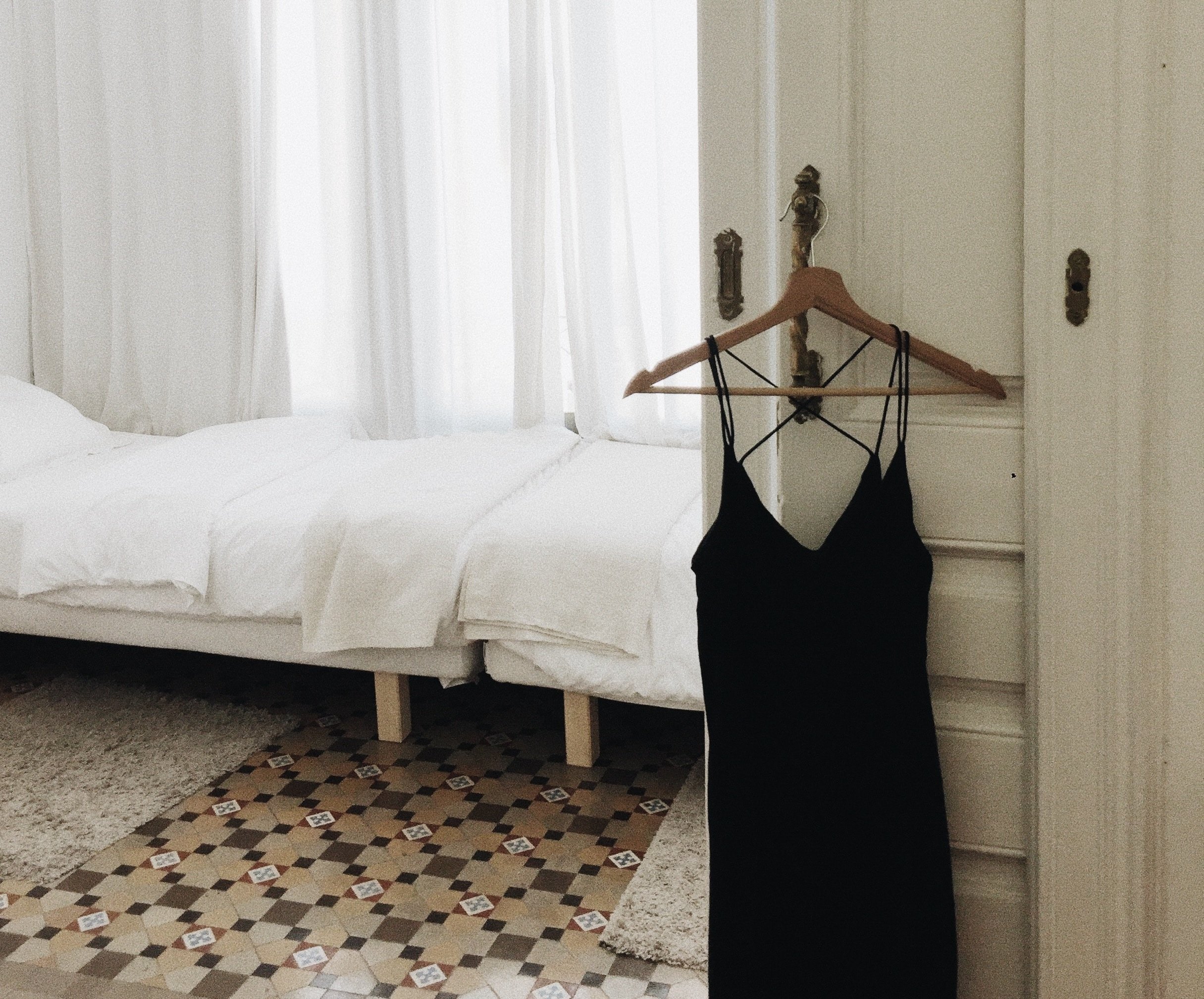 Vestido negro. | Foto: Pexels