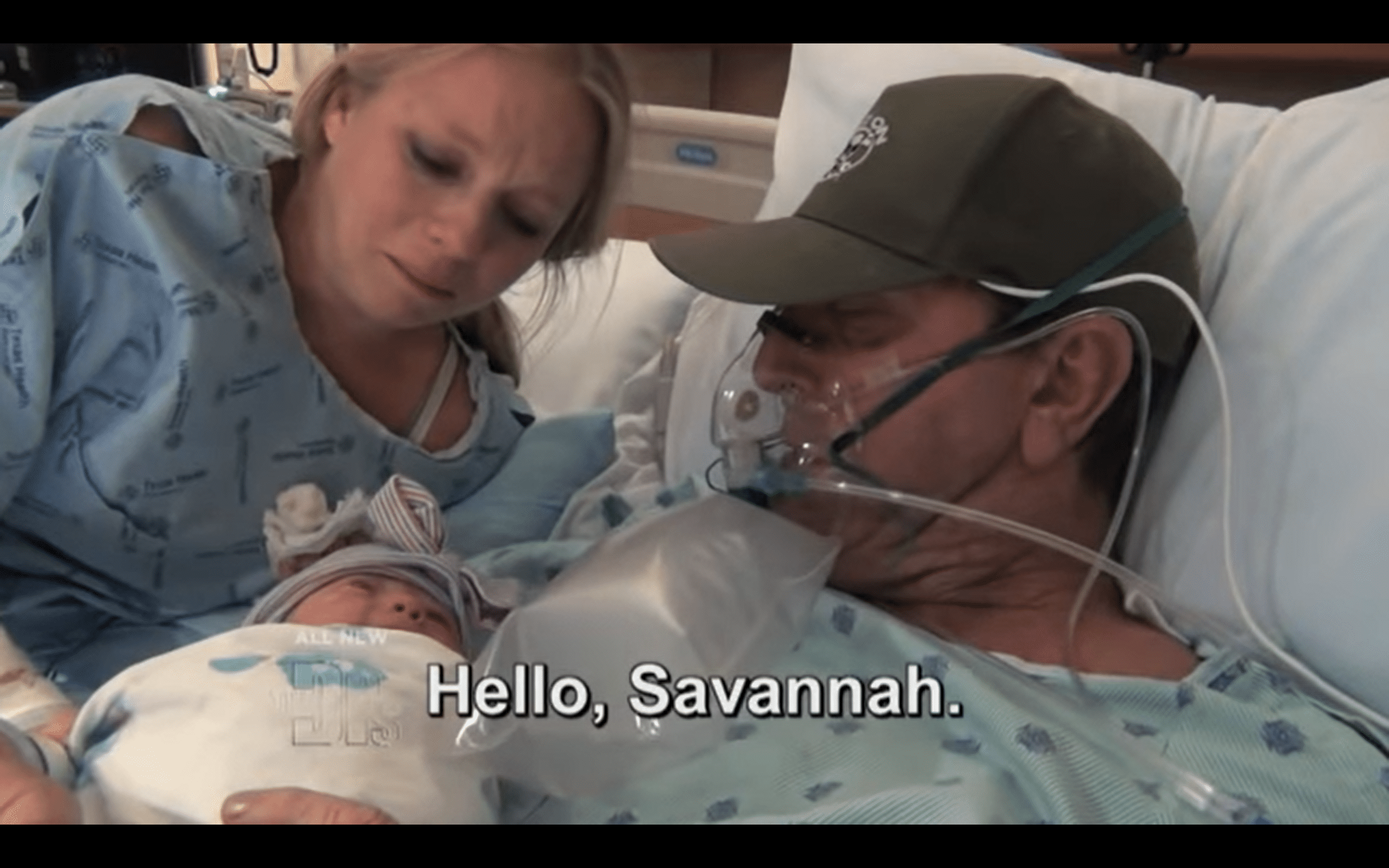 Mark Aulger con la pequeña Savannah en su pecho. | Foto: youtube.com/The Doctors
