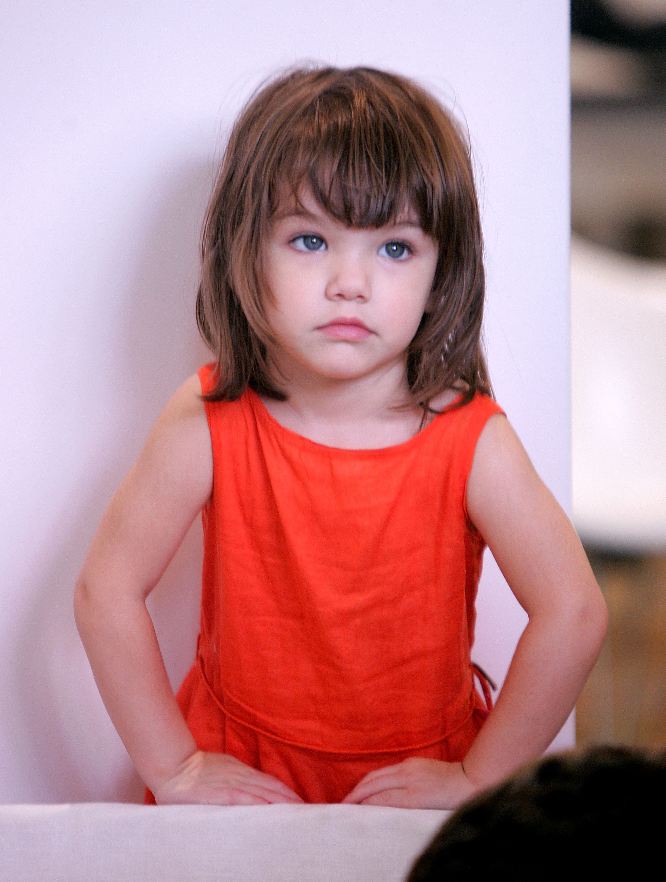 Suri Cruise en la tienda infantil Bonpoint el 17 de agosto de 2008 en Nueva York | Foto: Getty Images