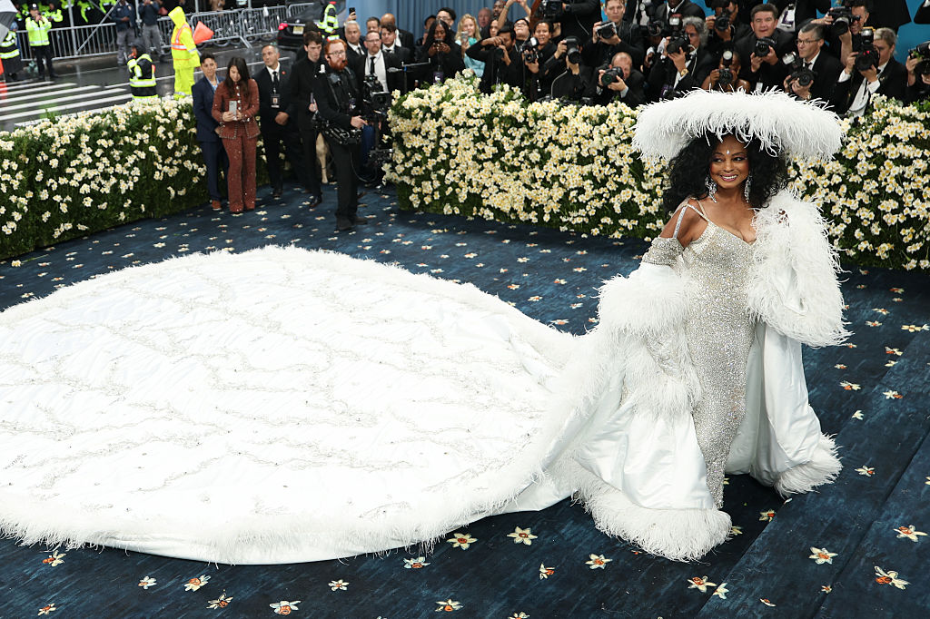 Diana Ross acapara la atención en Met Gala 2025, que celebra "Superfine: Tailoring Black Style", en el Museo Metropolitano de Arte el 5 de mayo en la ciudad de Nueva York.