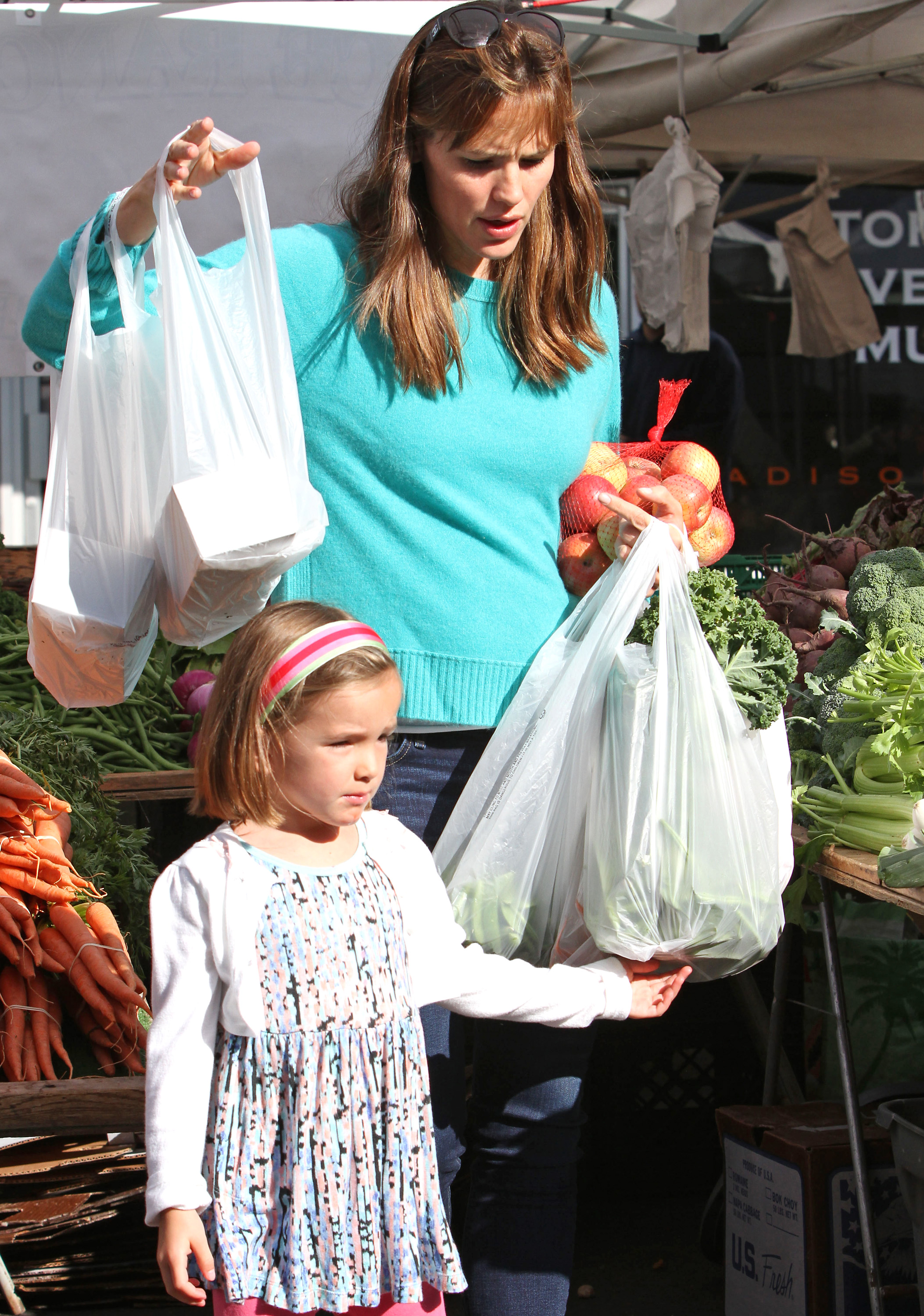 Jennifer Garner y Seraphina Affleck en Los Ángeles, California, el 25 de agosto de 2013 | Foto: Getty Images