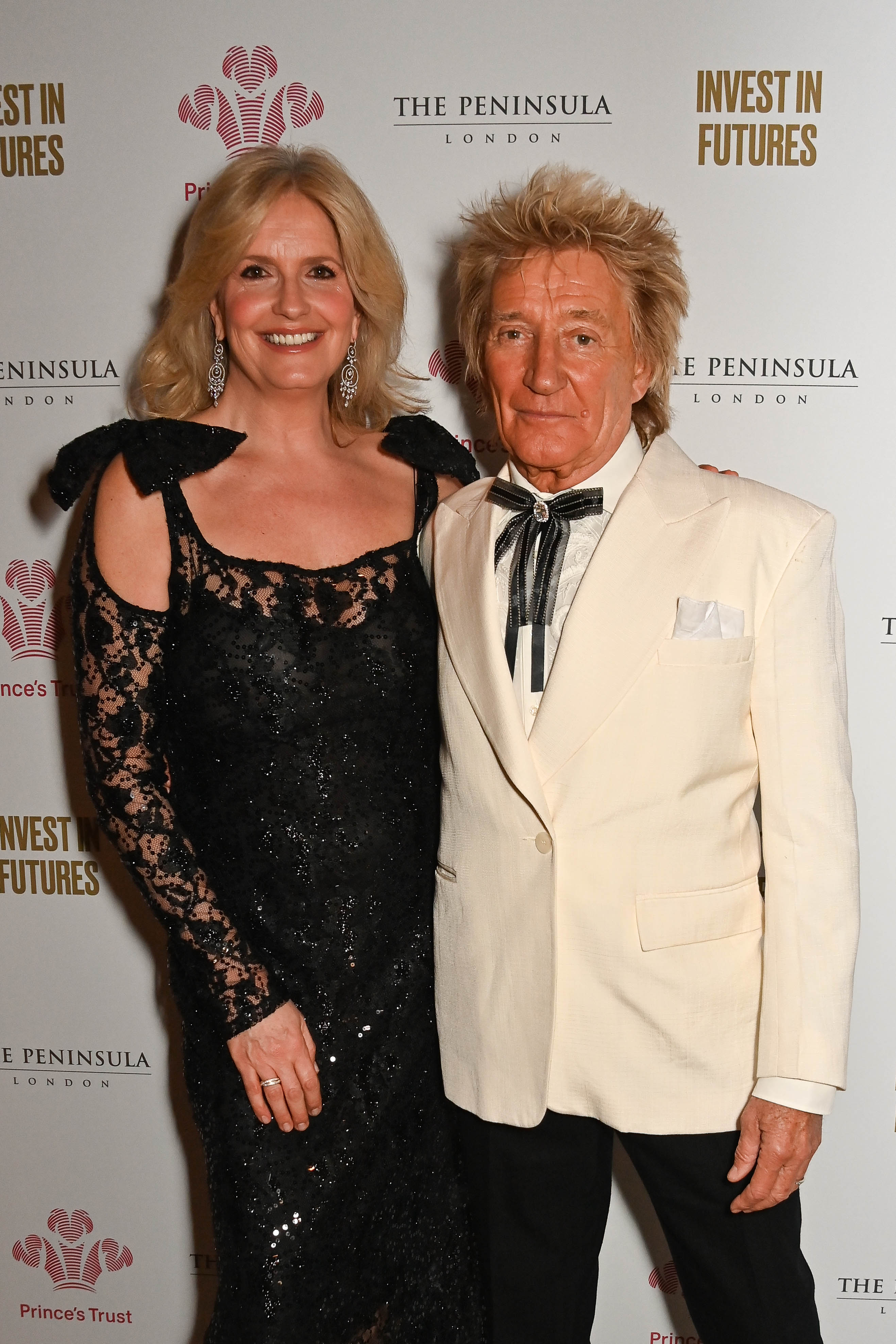 Penny Lancaster y Rod Stewart en la cena de gala The Prince's Trust Invest In Futures el 29 de febrero de 2024, en Londres, Inglaterra. | Fuente: Getty Images