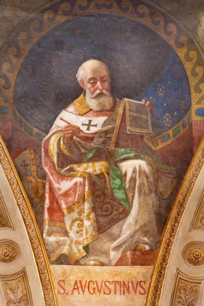 Fresco de San Agustín en la cúpula de la iglesia Basílica María Auxiliadora de Giuseppe Rollini.| Fuente: Shutterstock