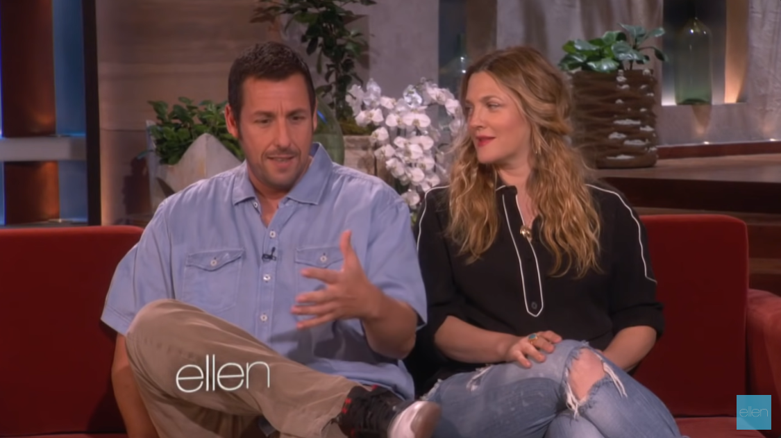 Adam Sandler dice que su mujer, Jackie, apoya sus colaboraciones con Drew Barrymore en una entrevista en "The Ellen Show", publicada el 14 de mayo de 2014 | Fuente: YouTube/TheEllenShow