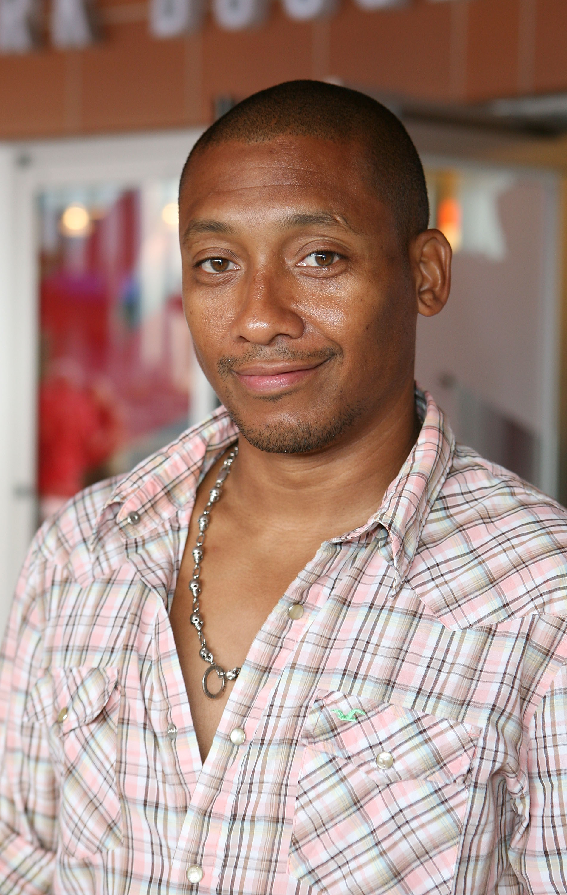 El actor posa durante las llegadas para la función de estreno de Eclipsed el 20 de septiembre de 2009 | Fuente: Getty Images