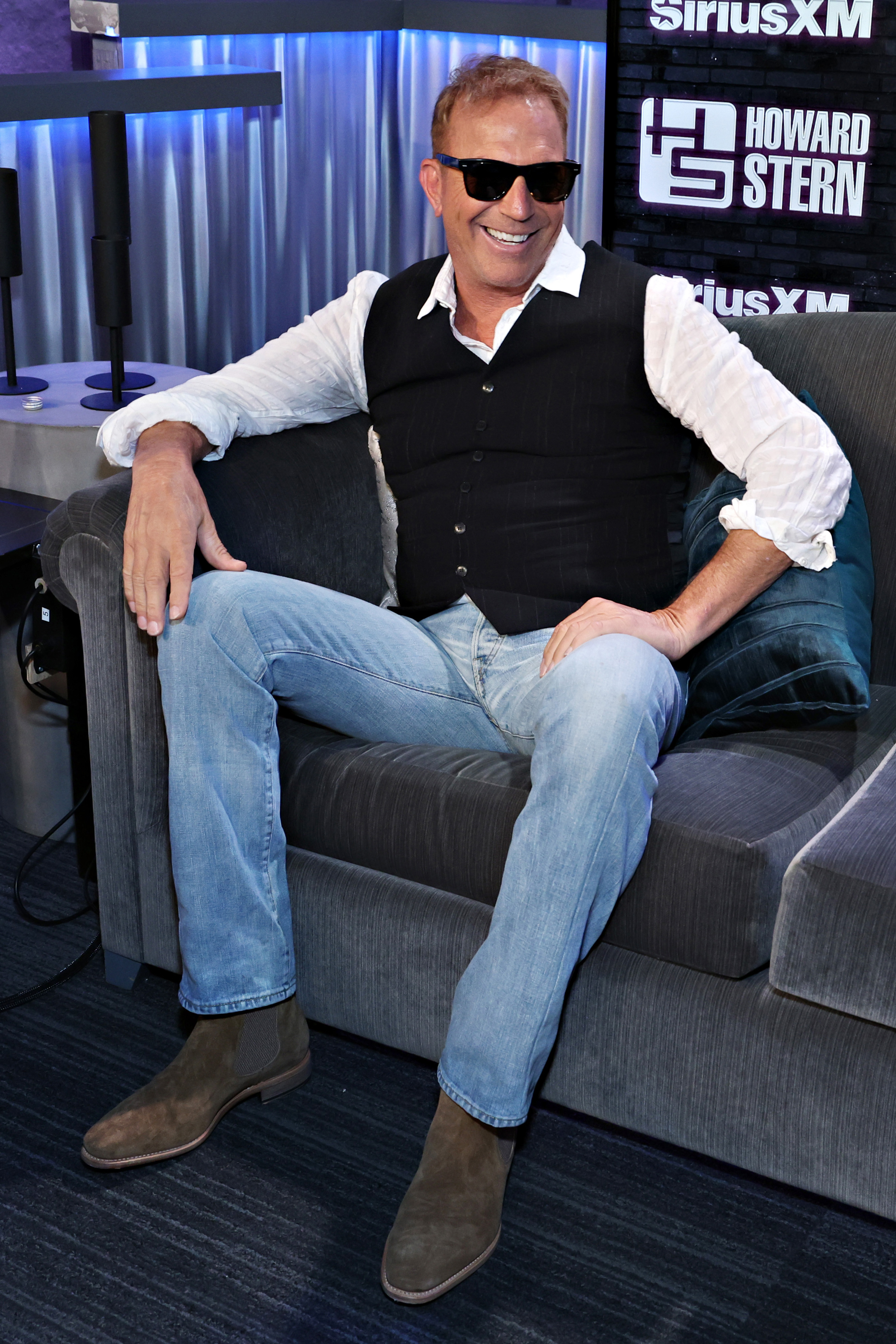 Kevin Costner visita 'The Howard Stern Show' de SiriusXM en los estudios SiriusXM de Nueva York, el 18 de junio de 2024.  | Fuente: Getty Images