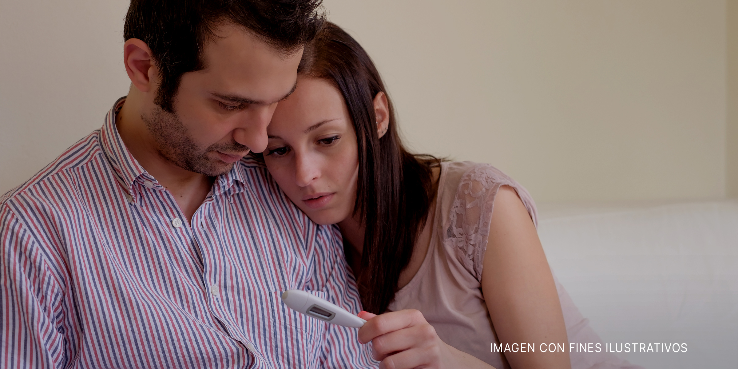 Novia de un hombre le dice que está embarazada a pesar de ser estéril. | Foto: Shutterstock
