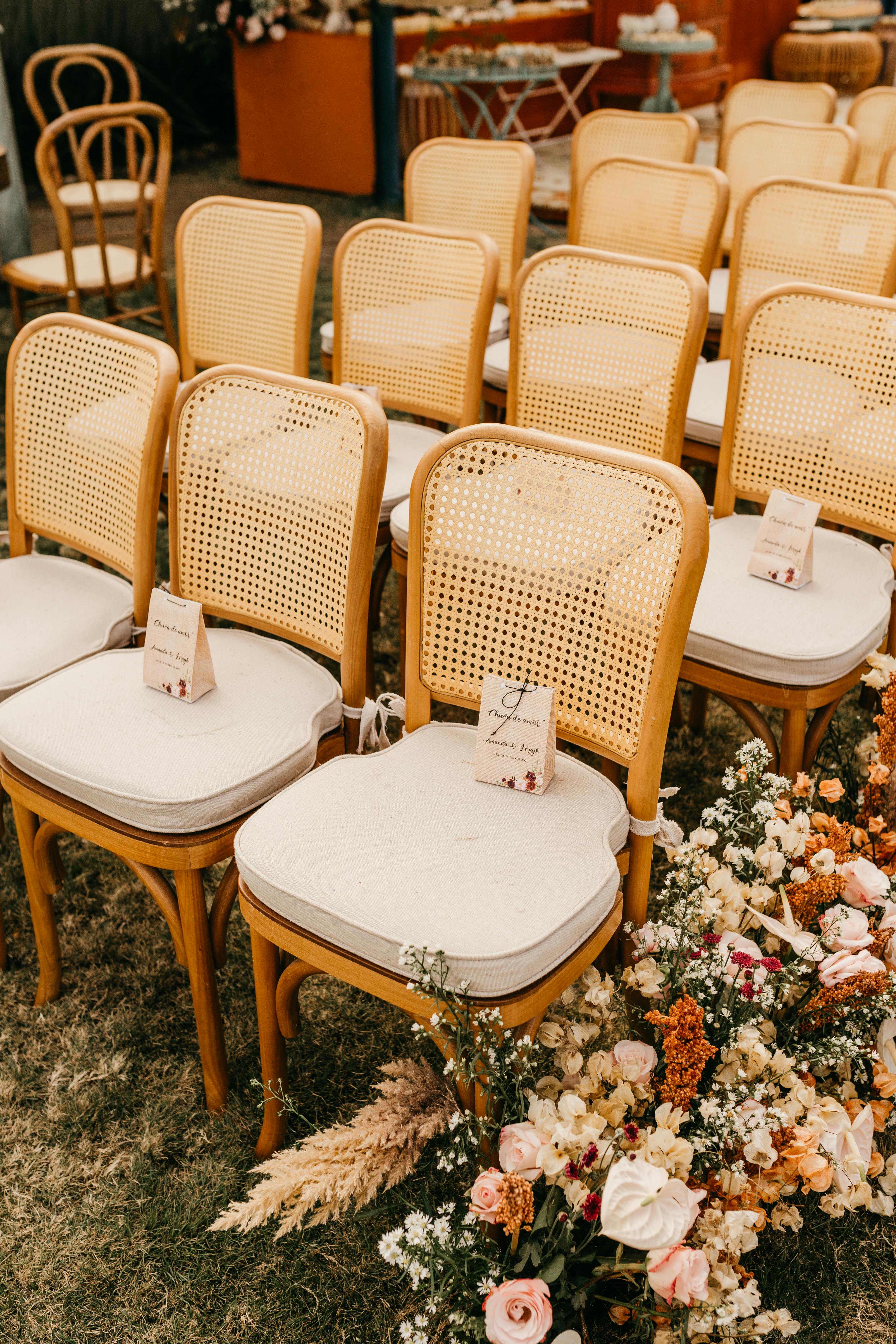 Sillas en una boda | Fuente: Pexels