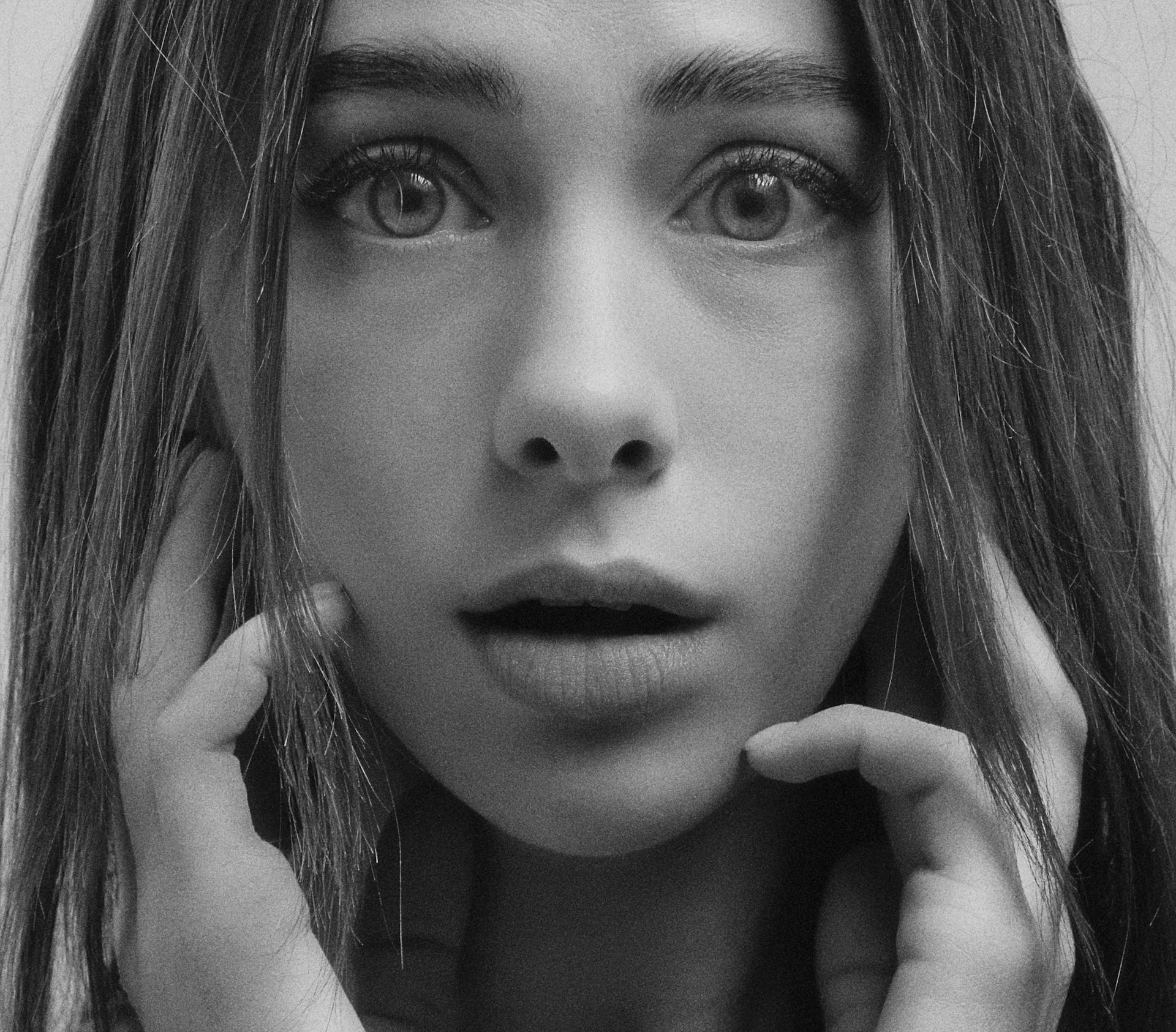 Una mujer triste y conmocionada | Fuente: Pexels