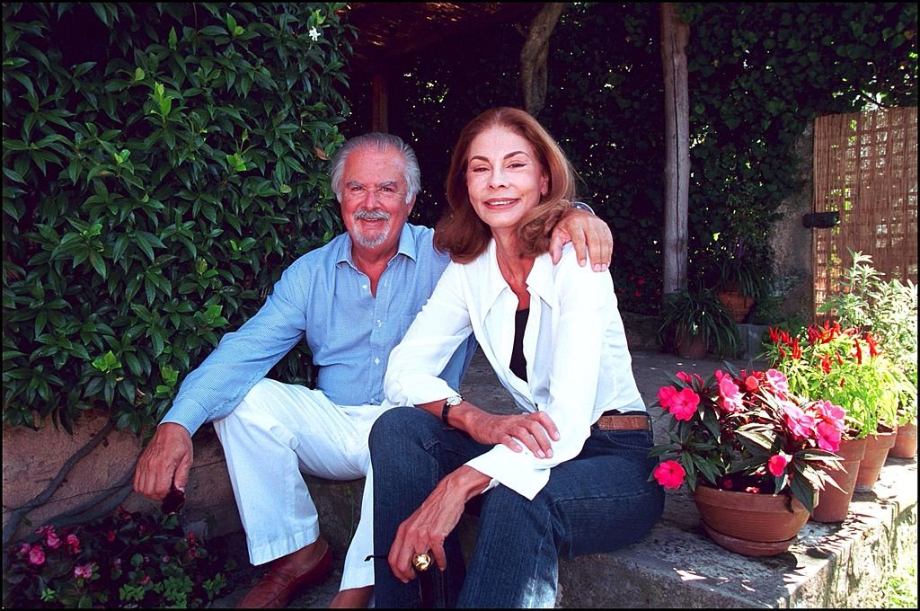 Fernando Botero y su esposa Sofia Vari en su casa en Pietrasanta, Italia en agosto de 2001. | Foto: Getty Images