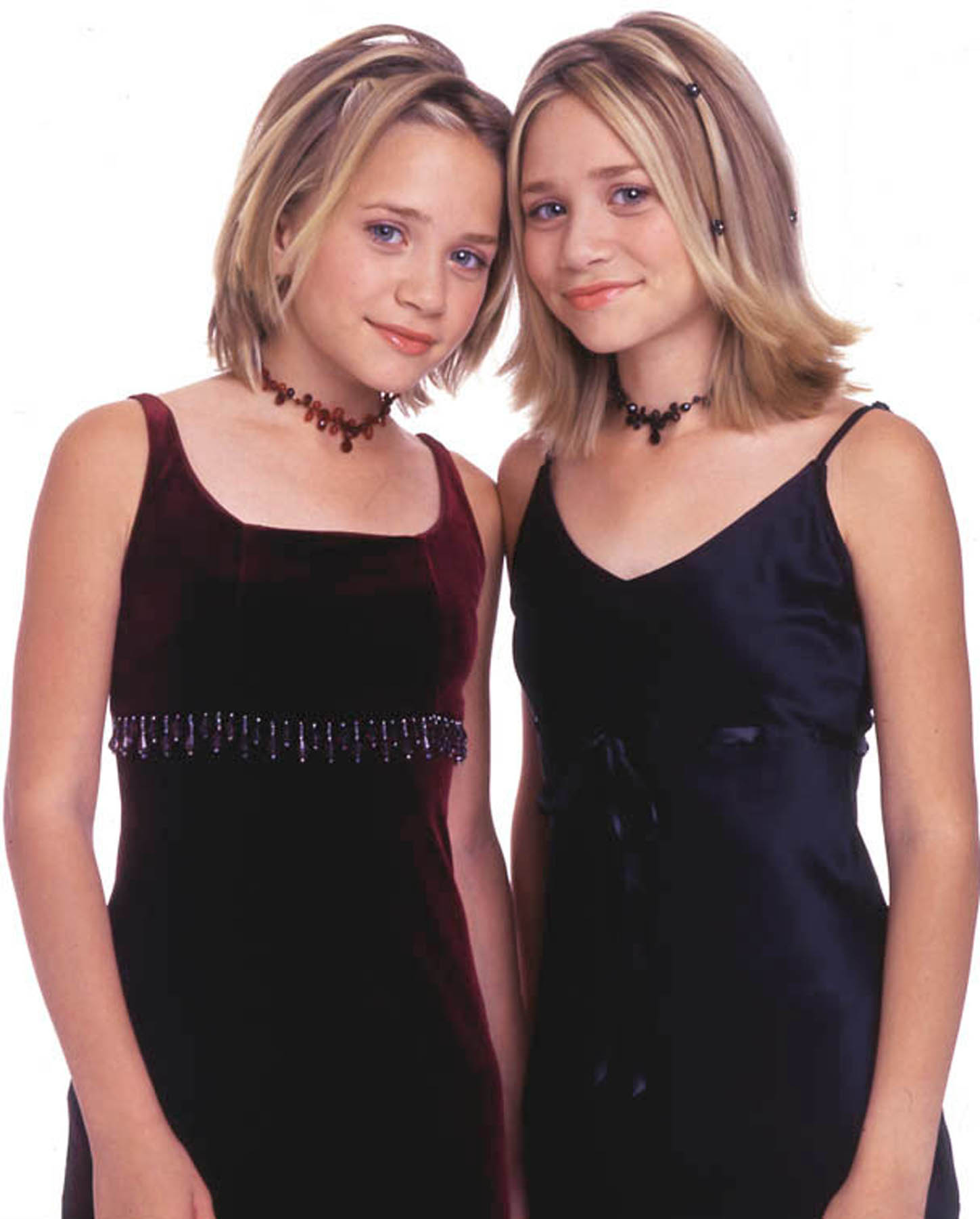 Mary-Kate y Ashley Olsen lanzando una agenda de bolsillo diseñada específicamente para niñas, el 17 de noviembre de 2000 | Fuente: Getty Images