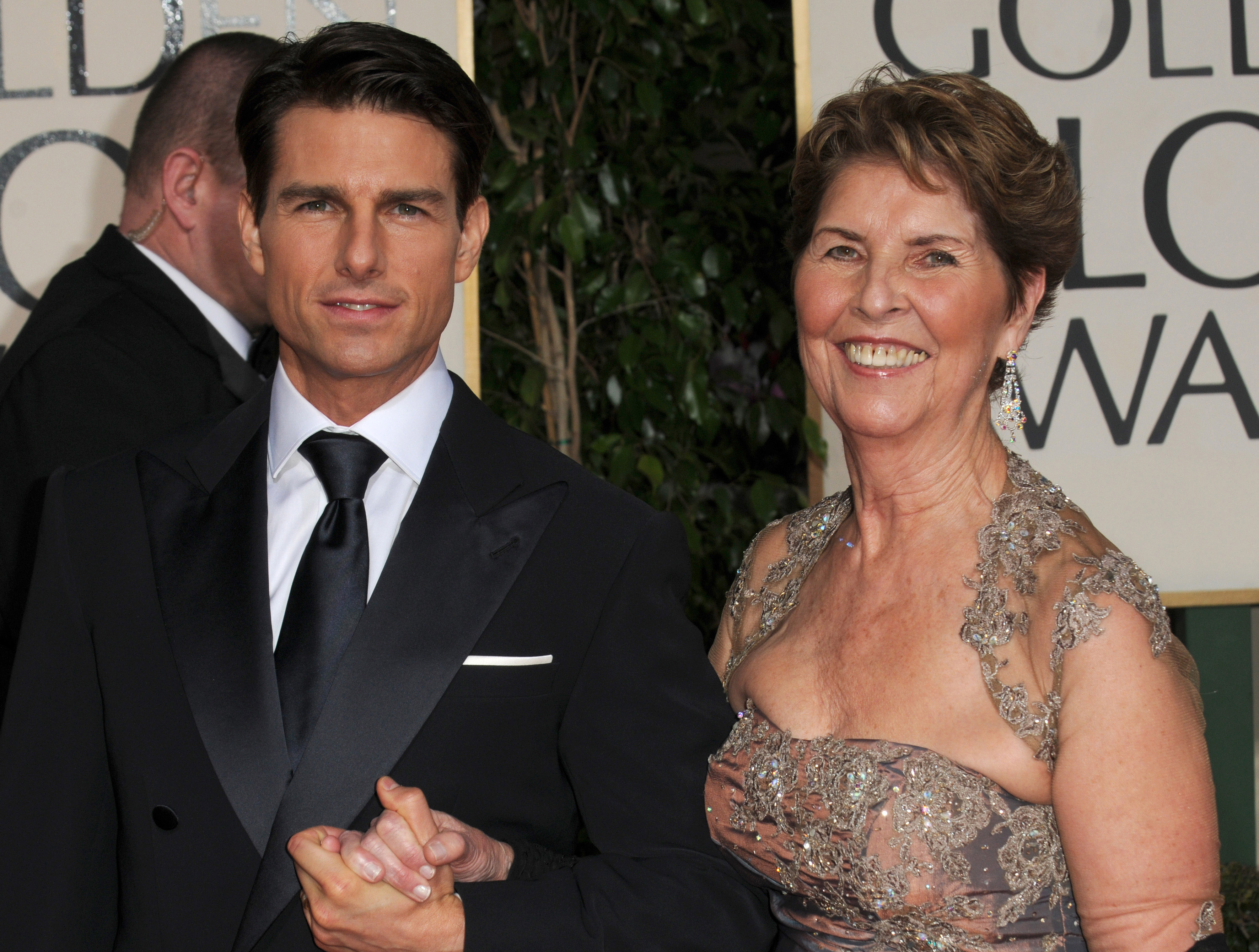 Tom Cruise y Mary Lee Pfeiffer en la 66 edición de los Globos de Oro en Hollywood, 2009. | Foto: Getty Images