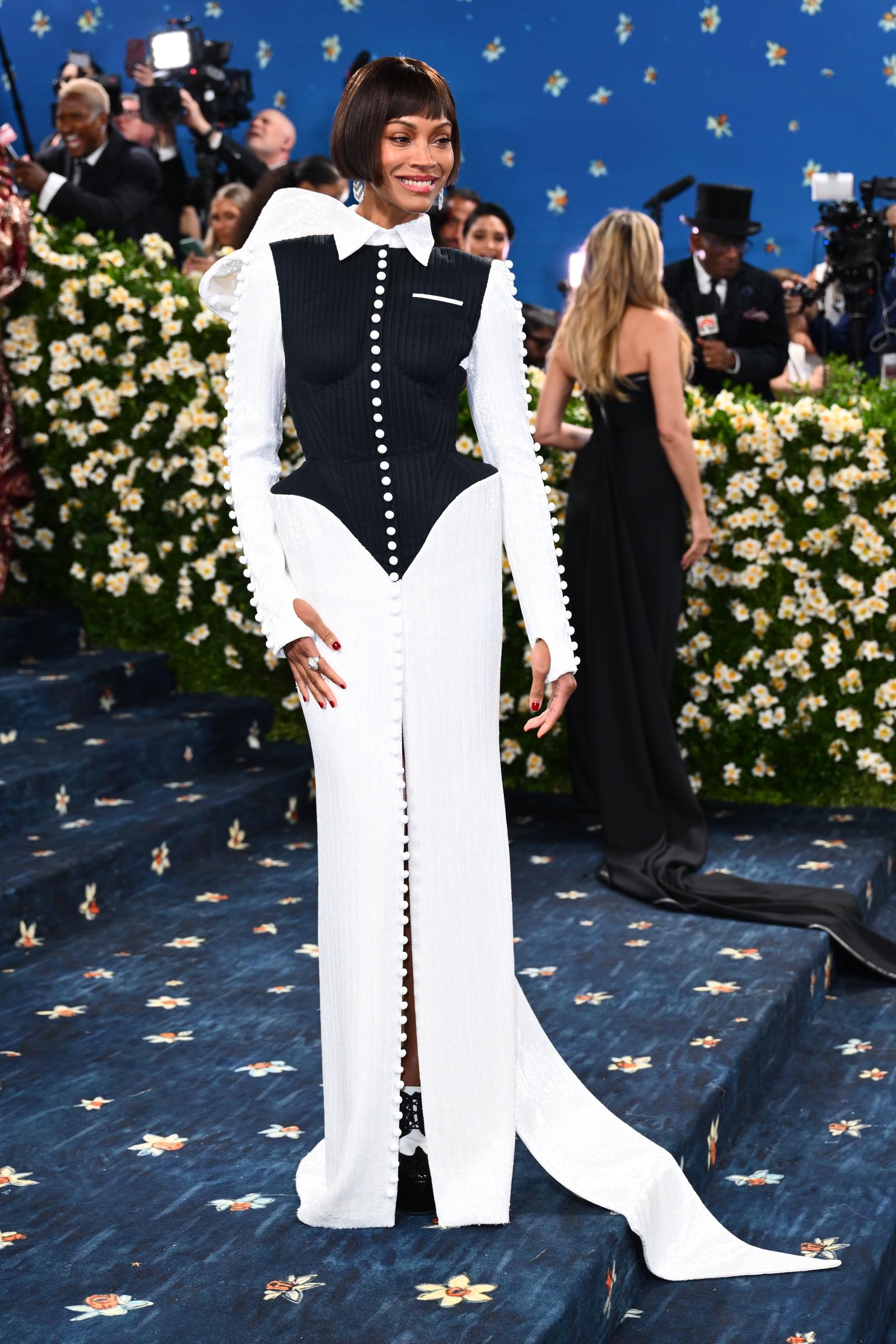 Zoe Saldaña asiste a la Met Gala en celebración del tema "Superfine: Tailoring Black Style", el 5 de mayo de 2025 | Fuente: Getty Images.