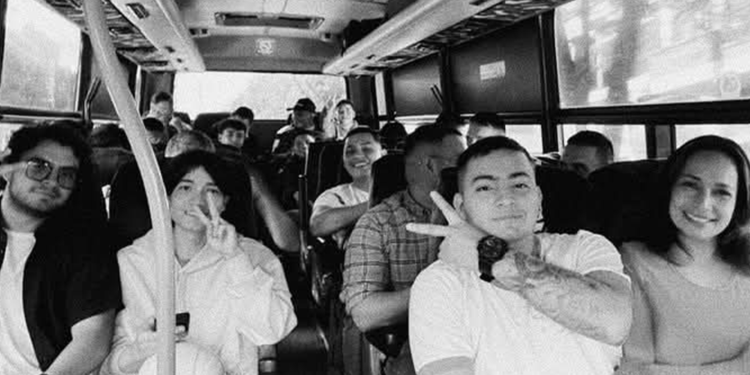 Los estudiantes antes del siniestro. | Foto: x.com/eccosv