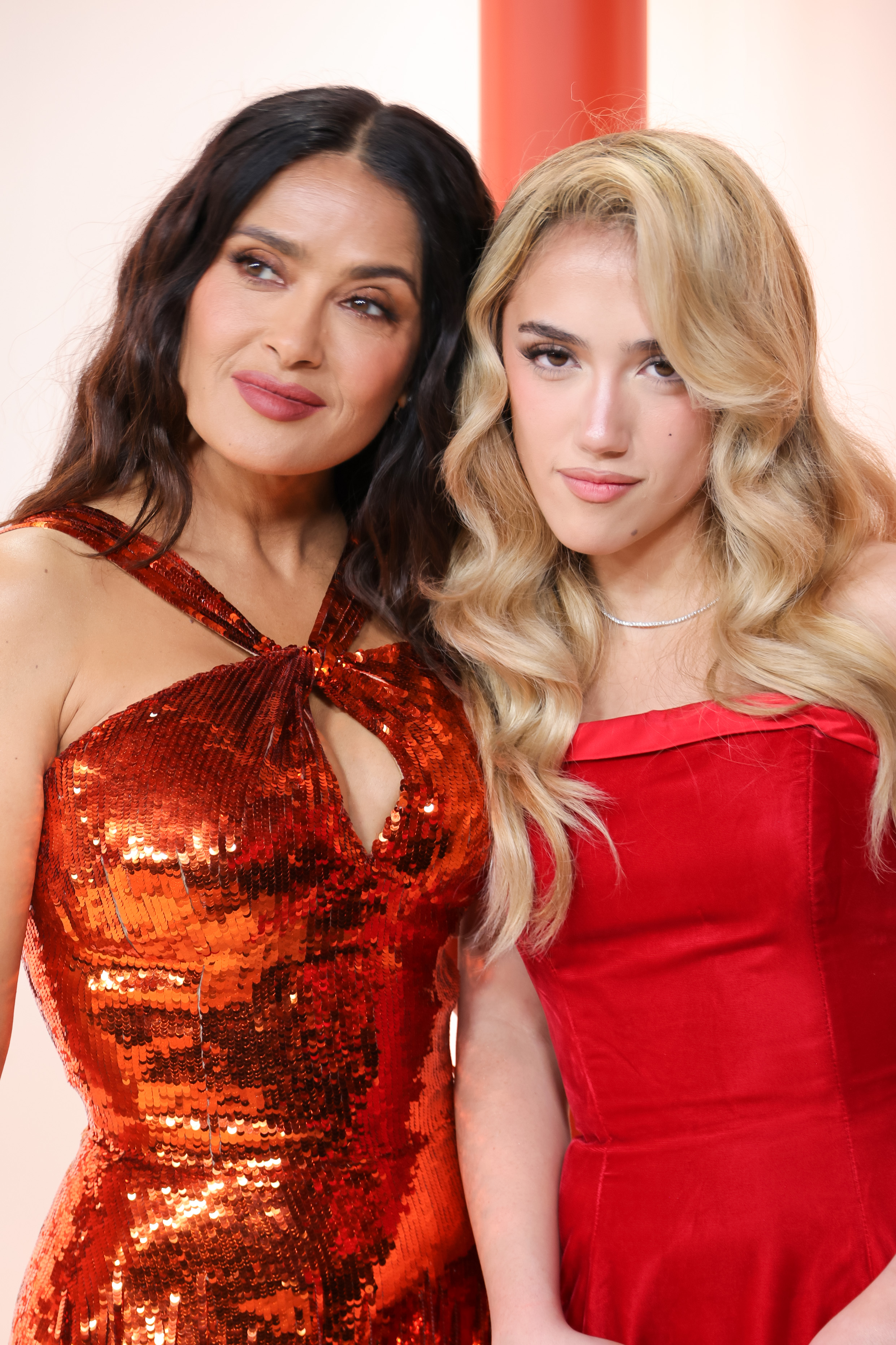 Salma Hayek y Valentina Paloma Pinault asisten a la 95.ª edición de los Premios Oscar el 12 de marzo de 2023 en Hollywood, California.
