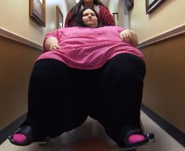 Christina Phillips llegó a pesar 321 kilos y necesitaba ayuda para las tareas cotidianas. | Fuente: Youtube/@TLC