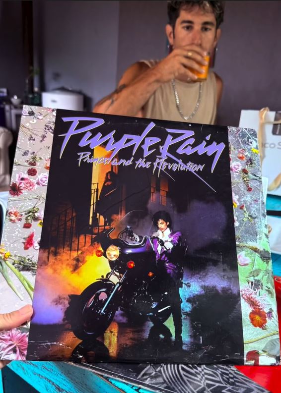 Un disco de Prince | Fuente: Instagram/gloria_carra