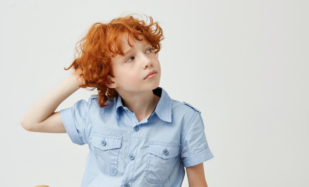 Un niño confundido | Fuente: Freepik