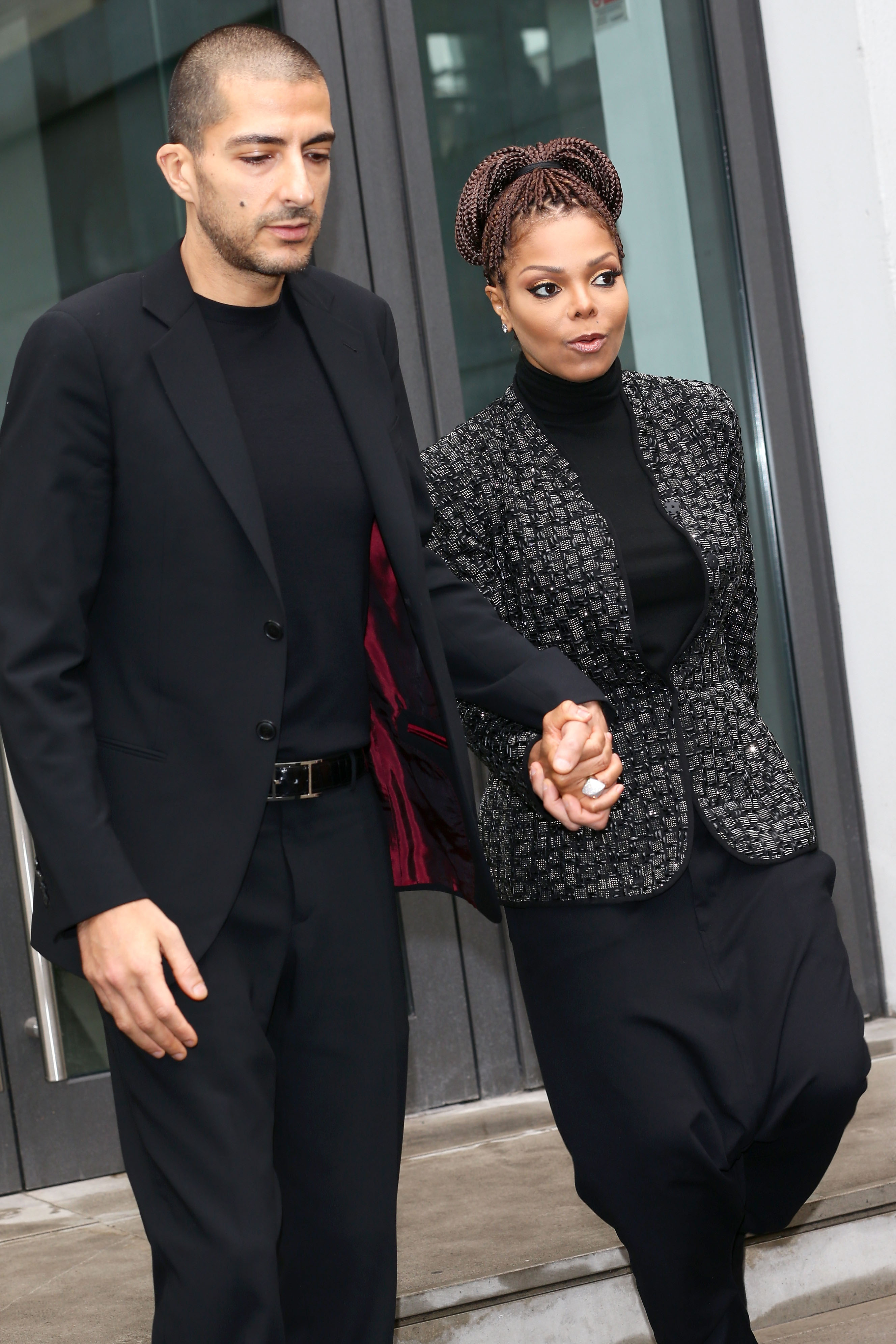 Wissam al Mana y Janet Jackson en el desfile de Giorgio Armani como parte de la Semana de la Moda de Milán Ropa de Mujer Otoño/Invierno 2013/14 el 25 de febrero de 2014, en Milán, Italia | Fuente: Getty Images